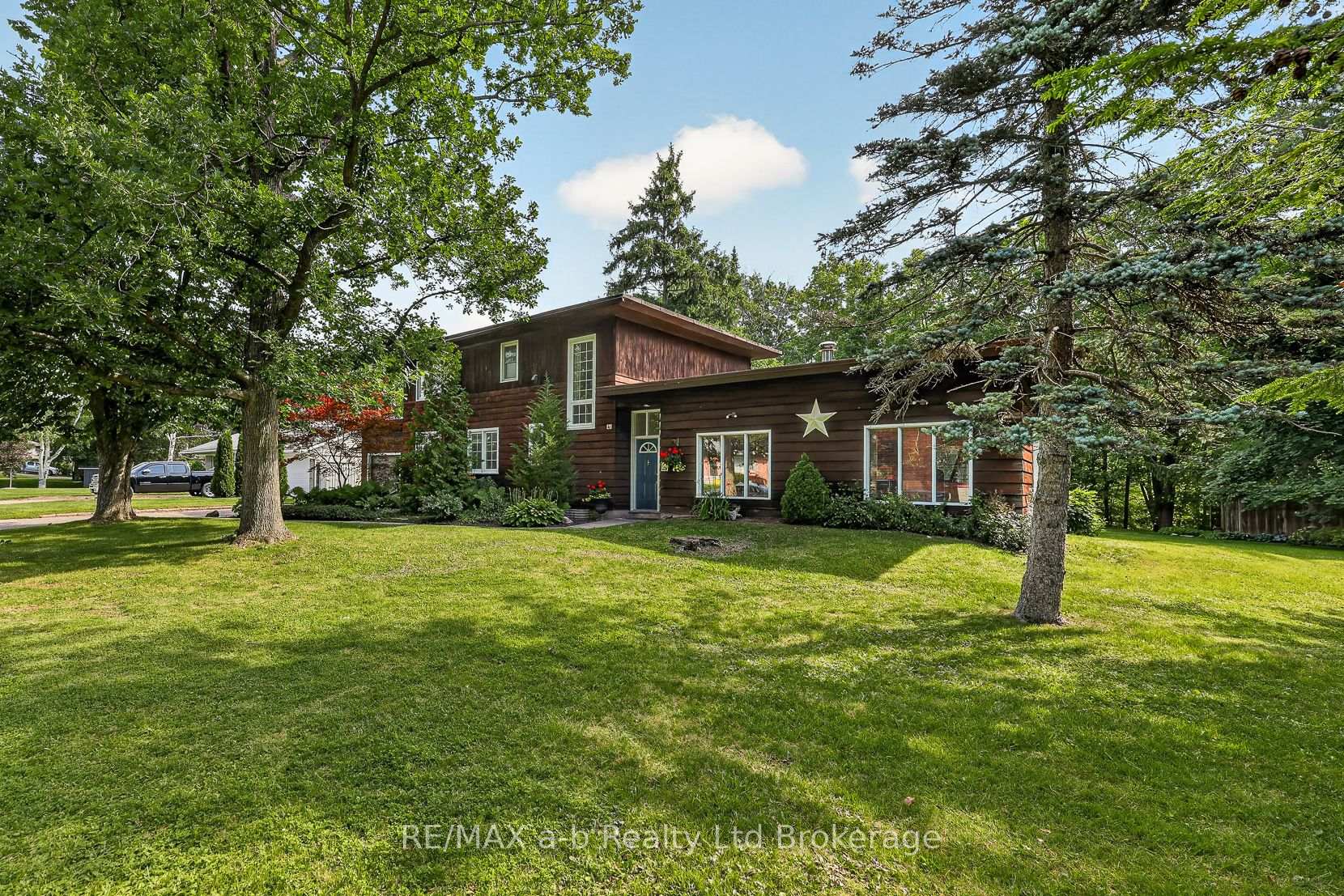 61 Parkwood Drive, Tillsonburg — photo 2 of 5