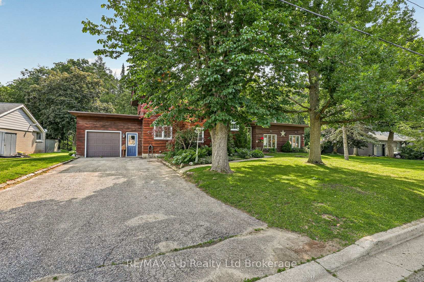 61 Parkwood Drive, Tillsonburg — photo 3 of 5