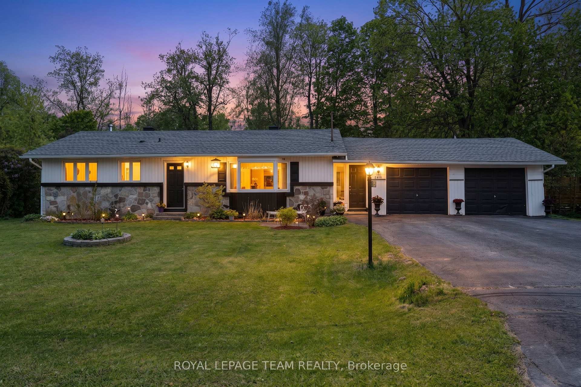 5643 Ficko Crescent, Blossom Park - Airport and Area, ON K1X 1H3 — Blossom Park - Airport and Area, Ontario