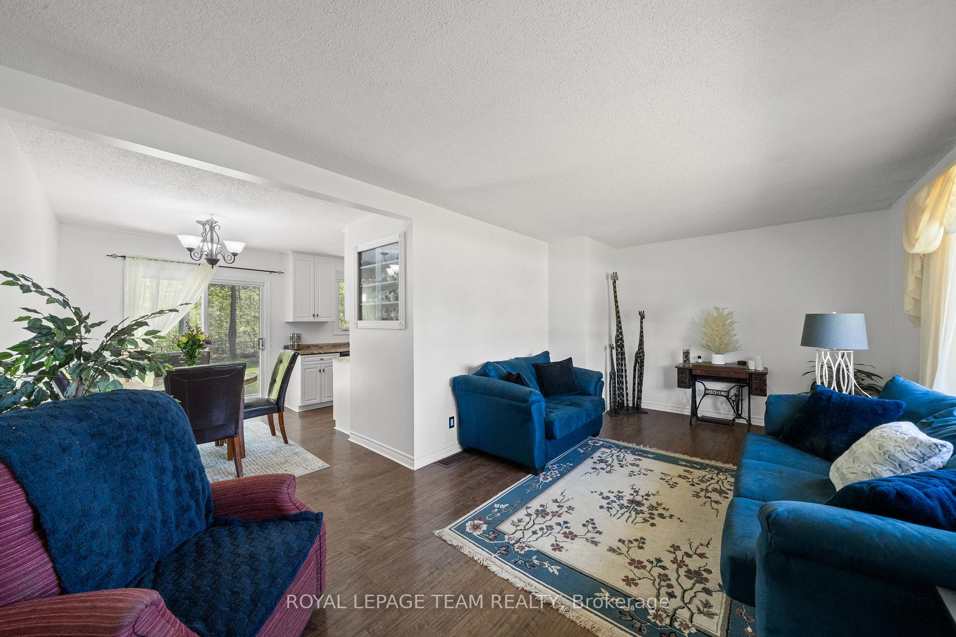 5643 Ficko Crescent, Blossom Park - Airport and Area — photo 4 of 5