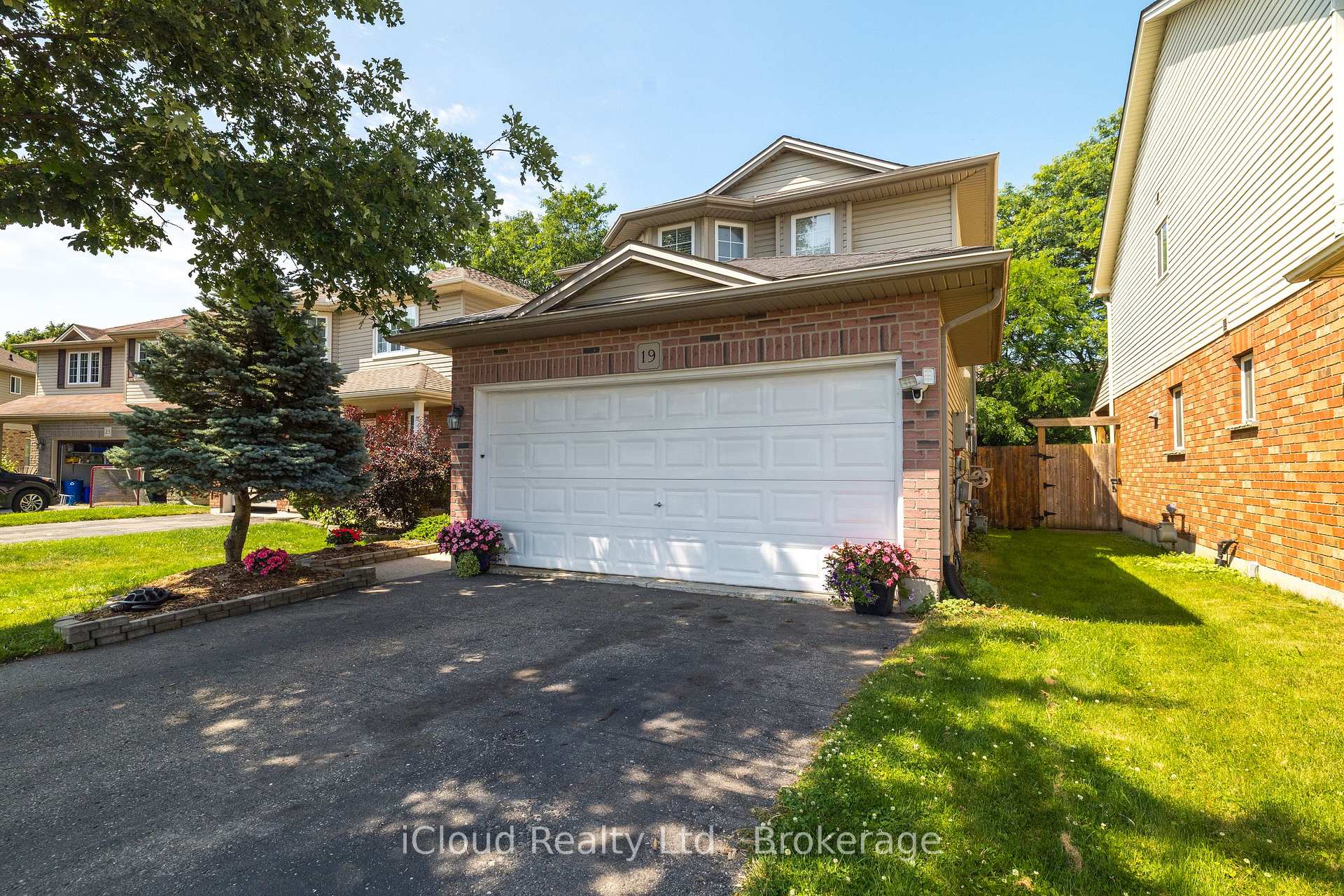 19 Crusoe Place, Ingersoll — photo 2 of 5