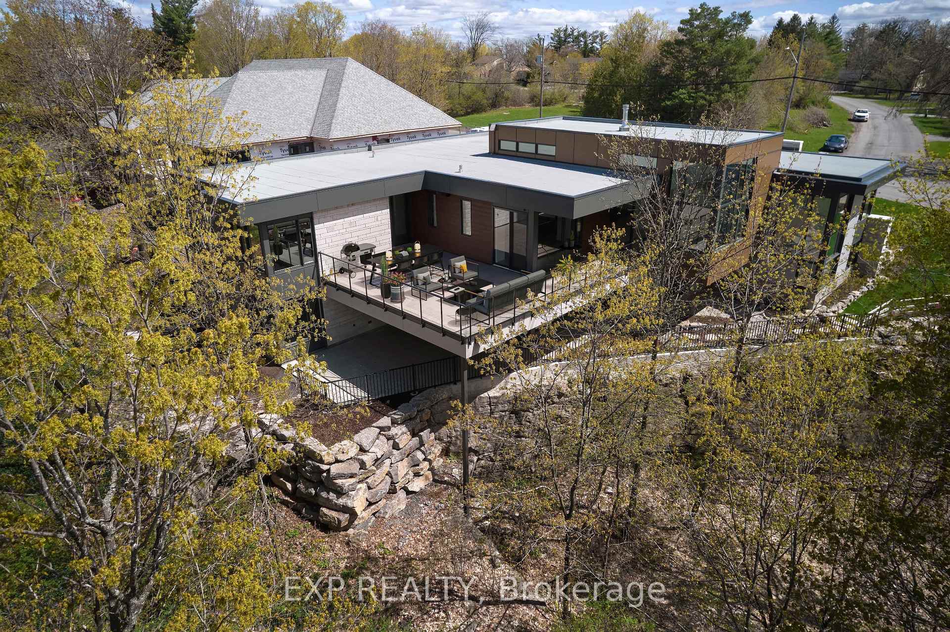 32 CLOVELLY Road, Beacon Hill North - South and Area — photo 3 of 5