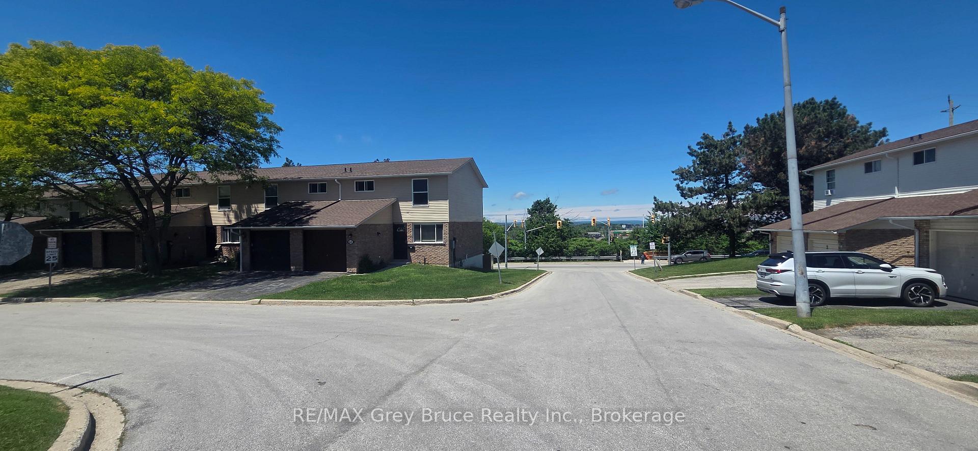 60 Lila Road 60, Owen Sound — photo 2 of 5