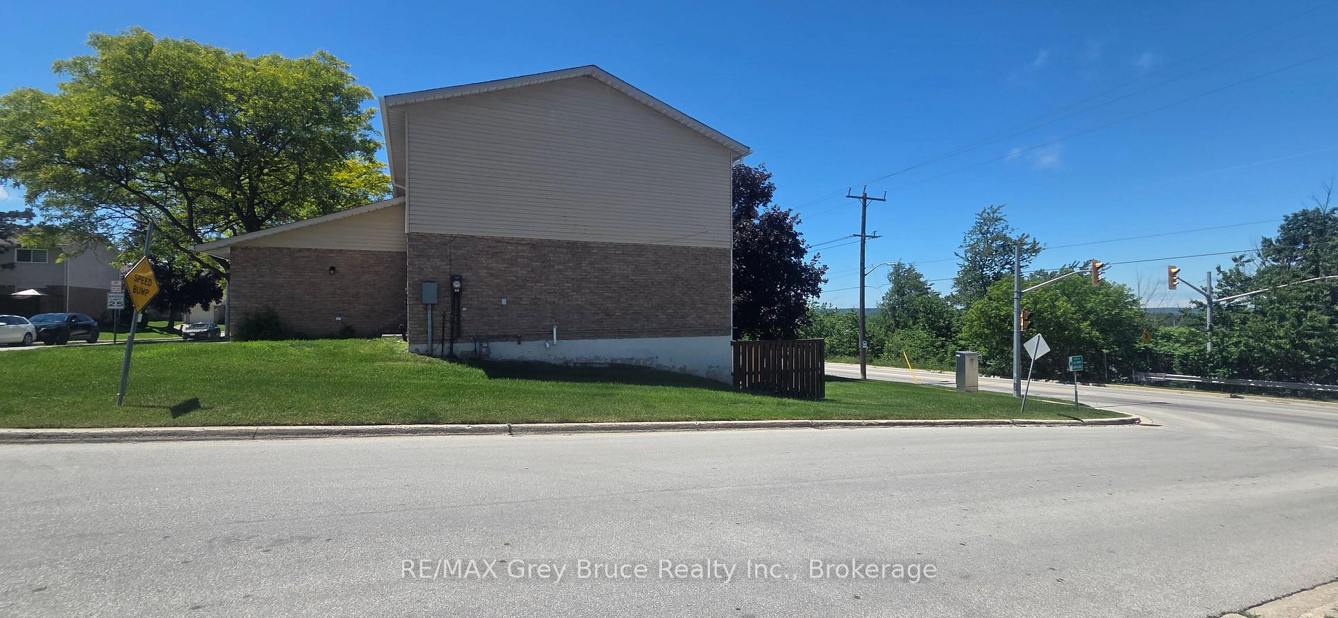 60 Lila Road 60, Owen Sound — photo 3 of 5