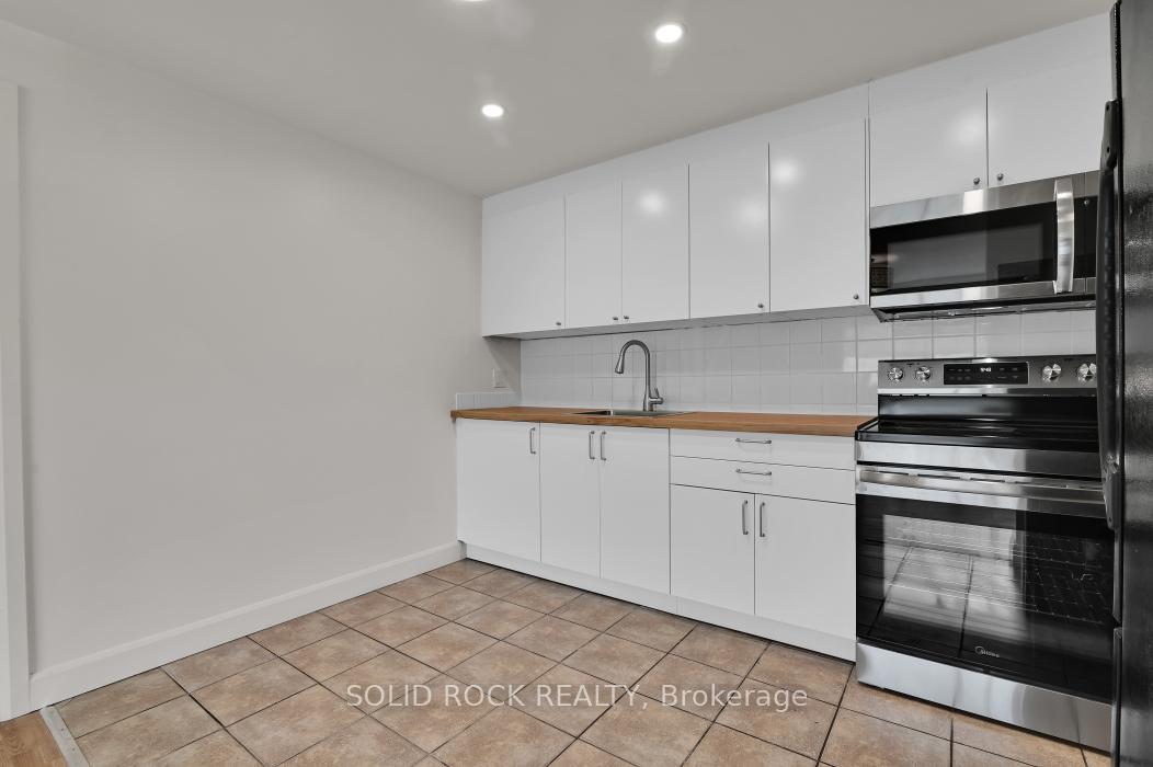 896 Elmsmere Drive 7, Beacon Hill North - South and Area — photo 4 of 5