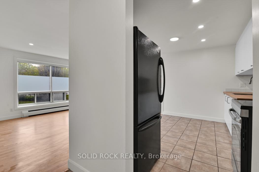 896 Elmsmere Drive 7, Beacon Hill North - South and Area — photo 5 of 5