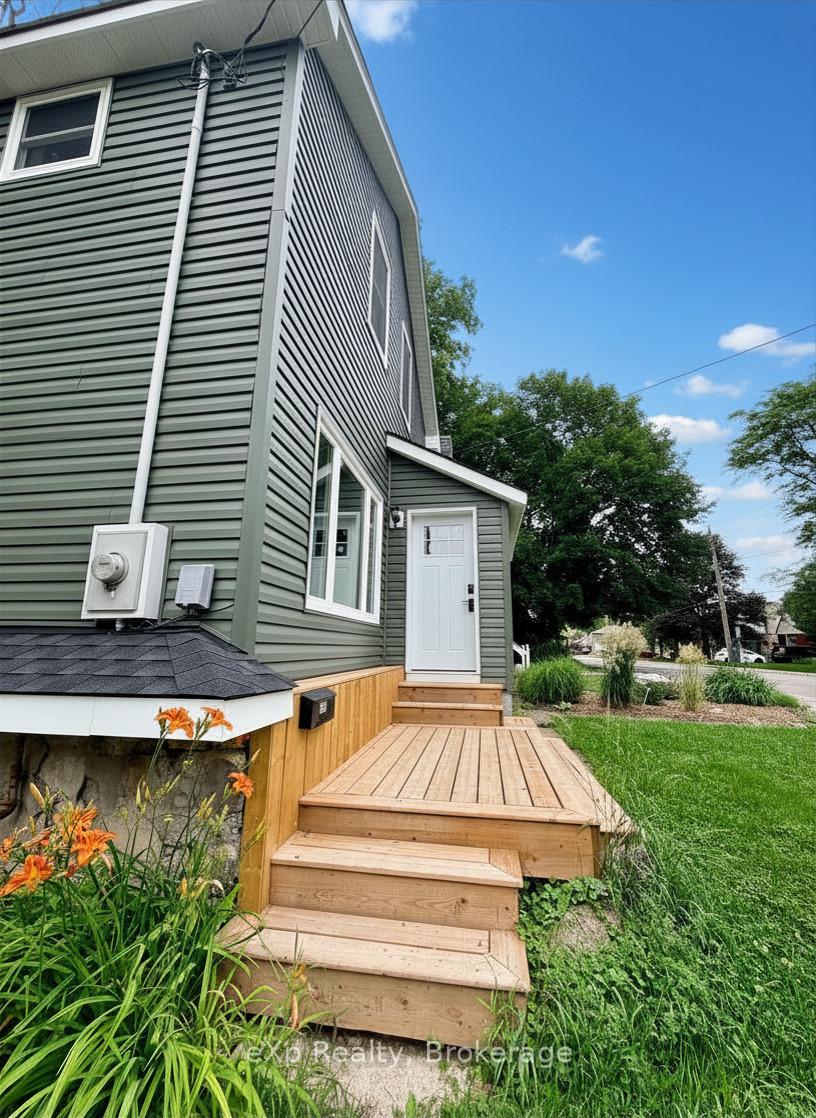 218 2nd Avenue E, Owen Sound — photo 2 of 5