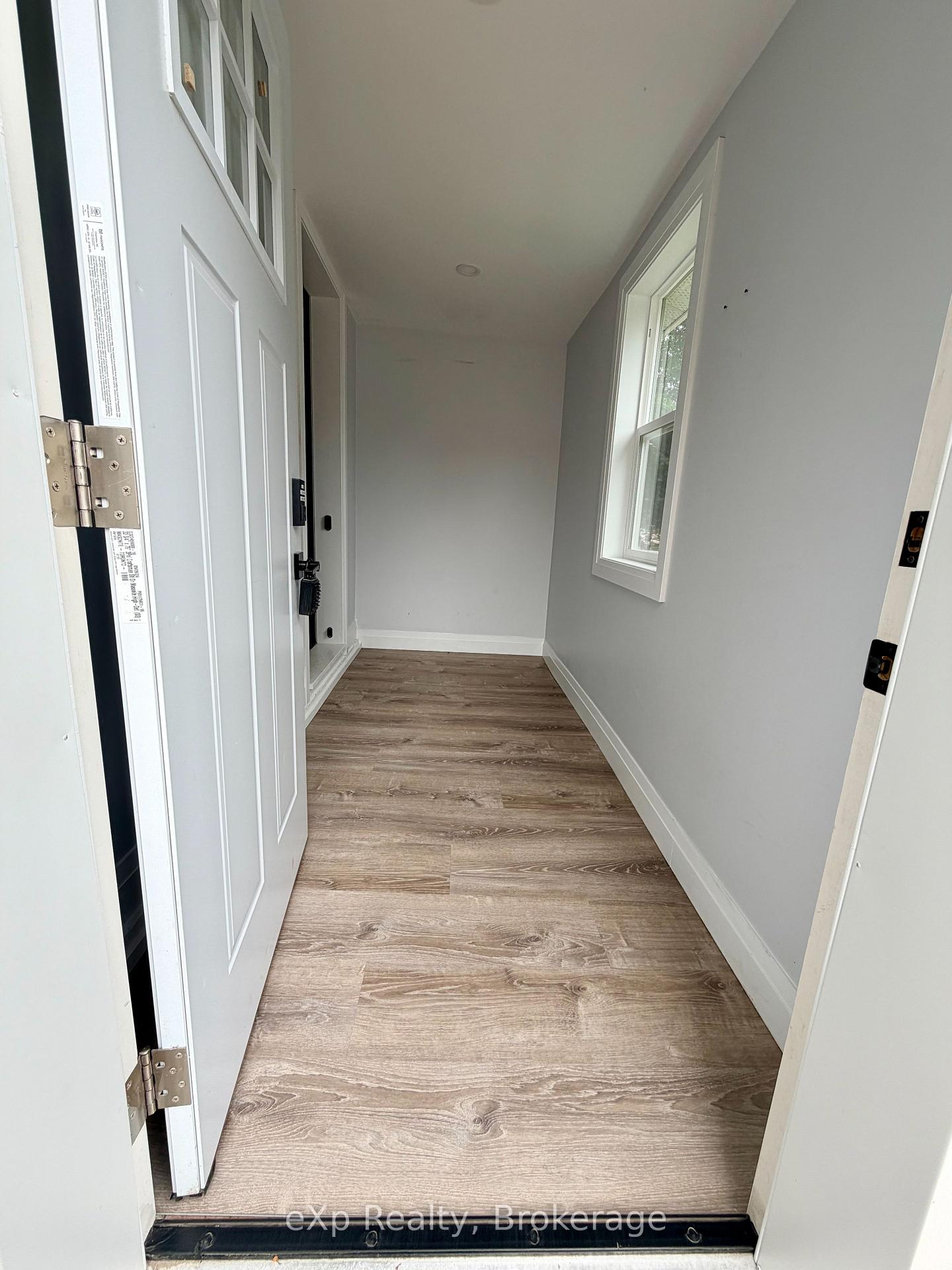 218 2nd Avenue E, Owen Sound — photo 3 of 5