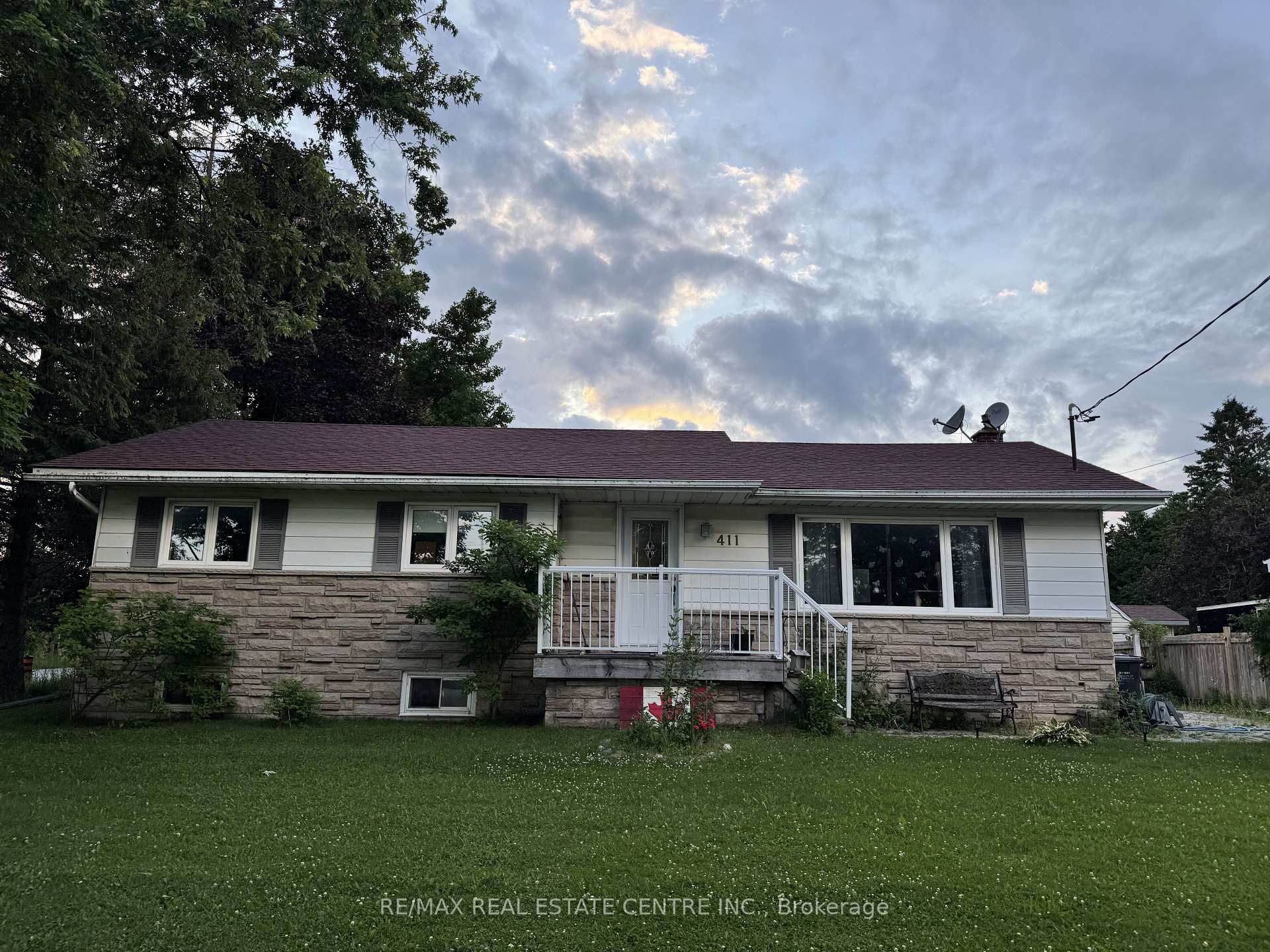 411 Main Street W, Southgate — photo 2 of 5