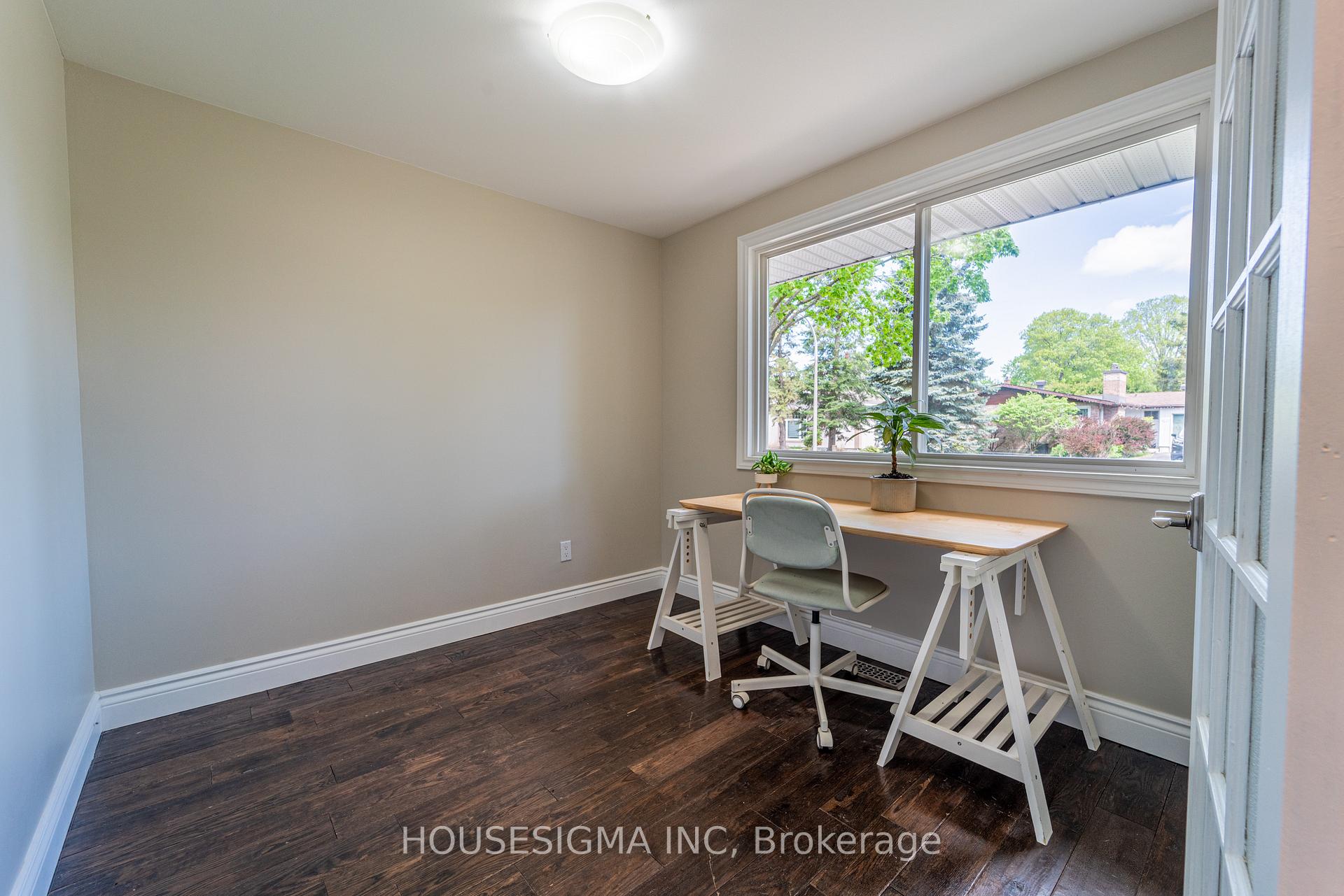 2032 Kings Grove Crescent, Beacon Hill North - South and Area — photo 5 of 5
