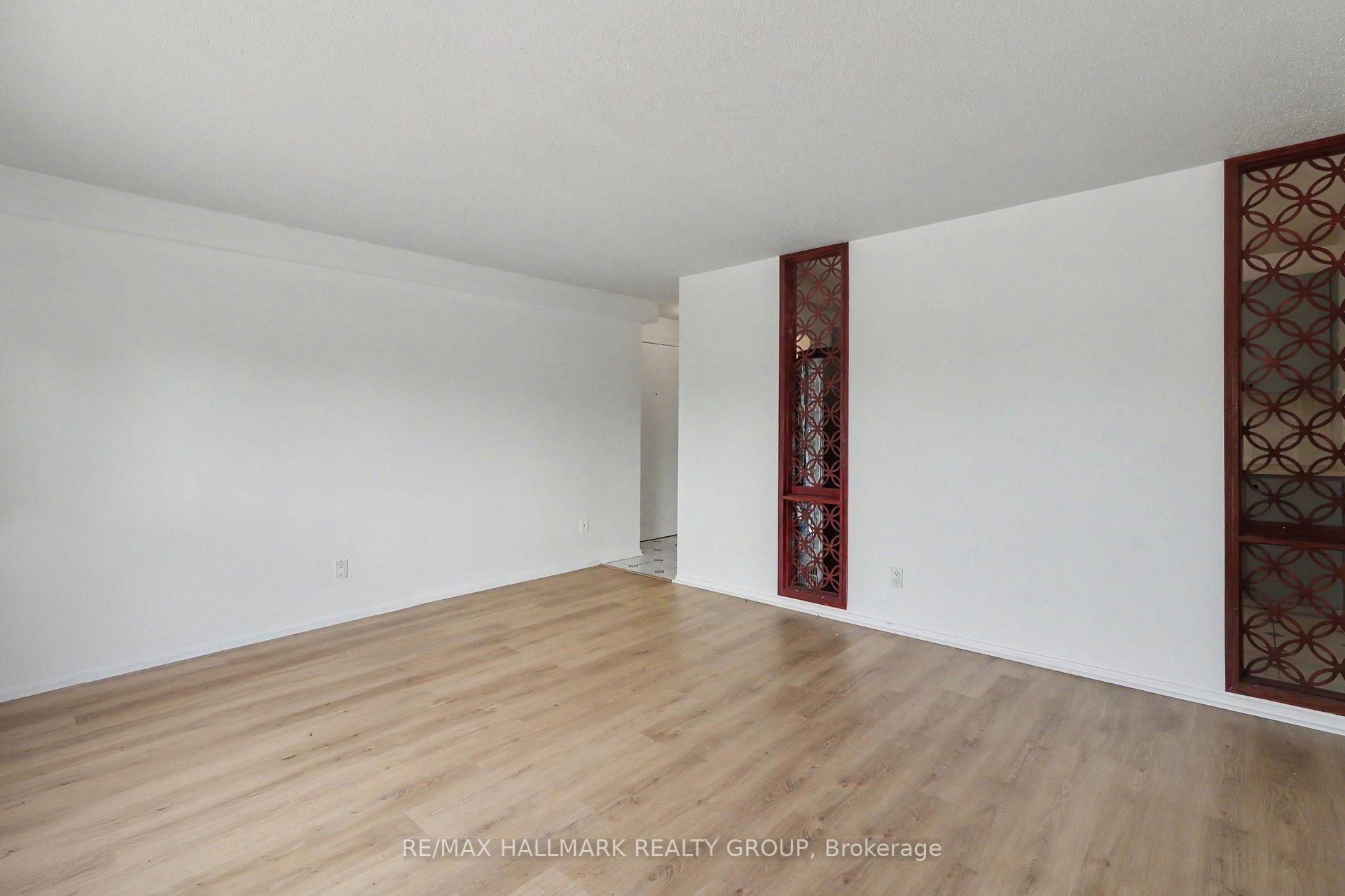 900 Elmsmere Road 8, Beacon Hill North - South and Area — photo 3 of 5