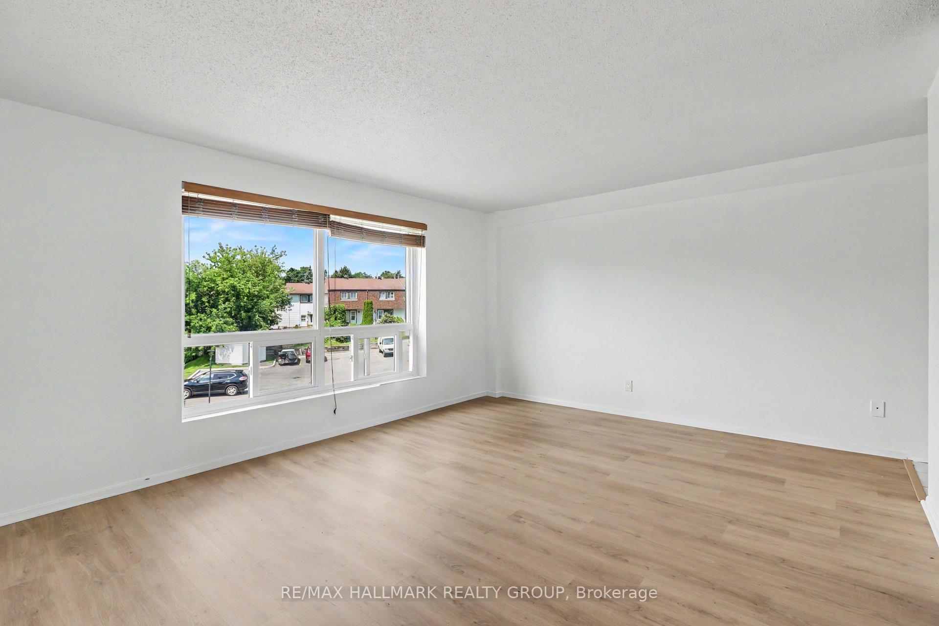 900 Elmsmere Road 8, Beacon Hill North - South and Area — photo 5 of 5