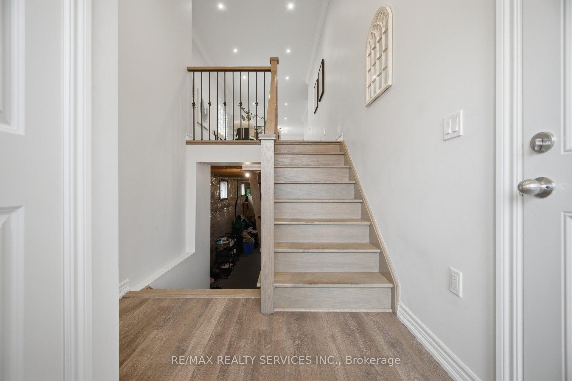 20 TODD Crescent, Southgate — photo 2 of 5