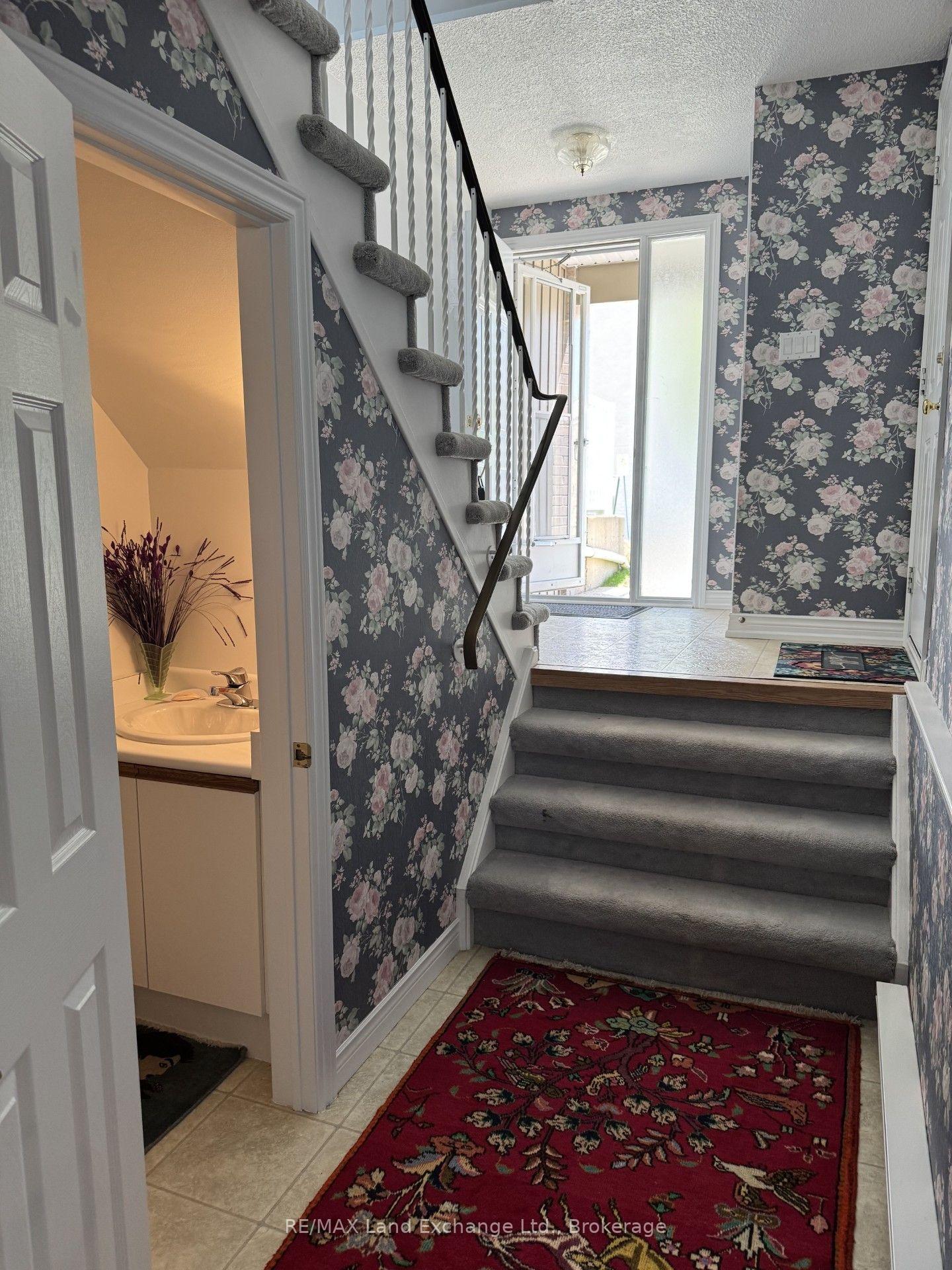 31 Philip Place 31, Kincardine — photo 3 of 5