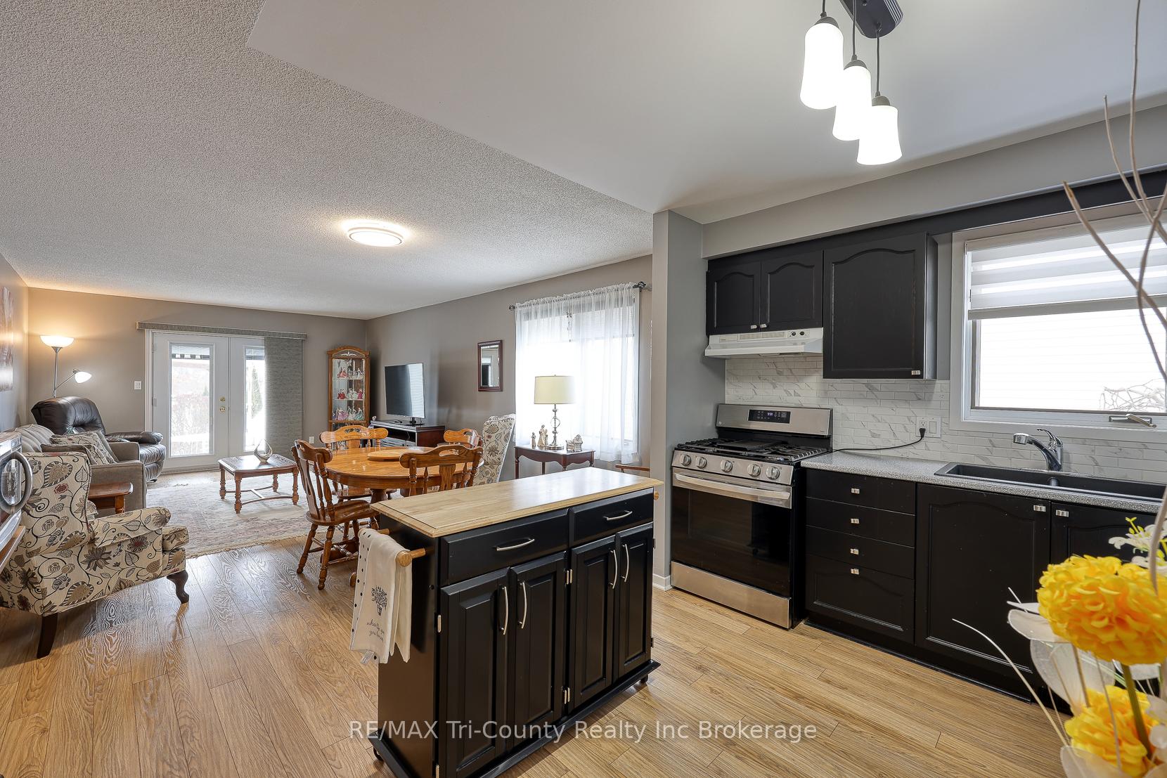 33 Wilkins Crescent, Tillsonburg — photo 5 of 5