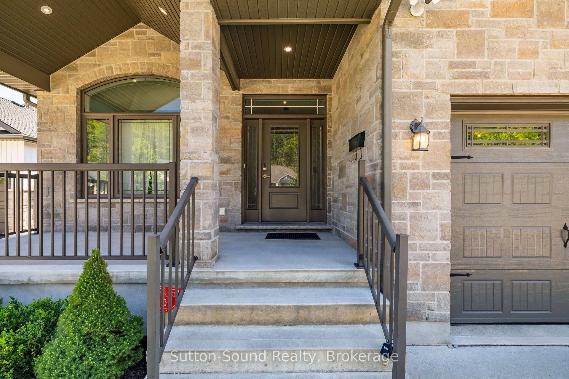 315 6th Avenue W, Owen Sound — photo 2 of 5