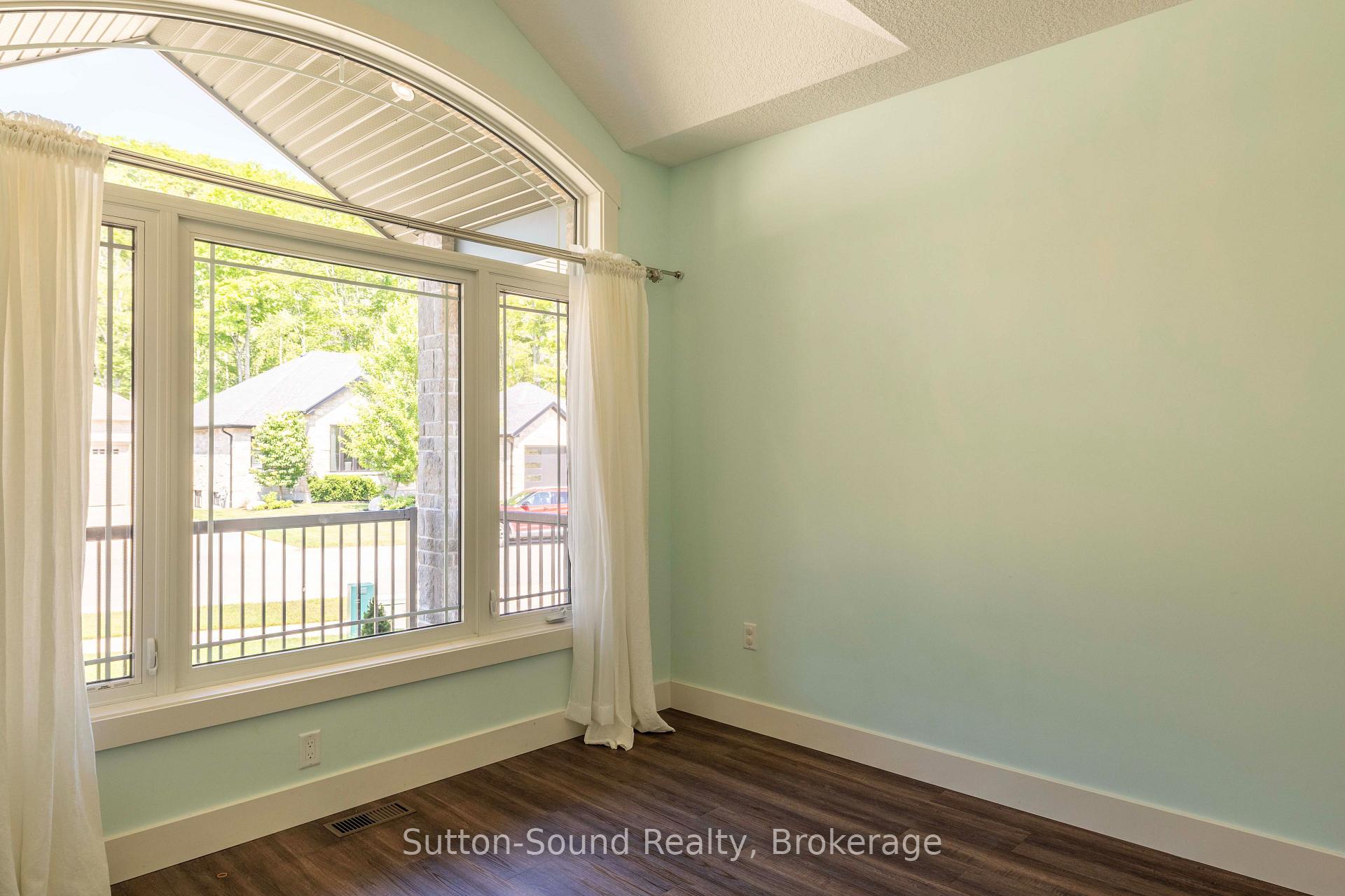 315 6th Avenue W, Owen Sound — photo 4 of 5