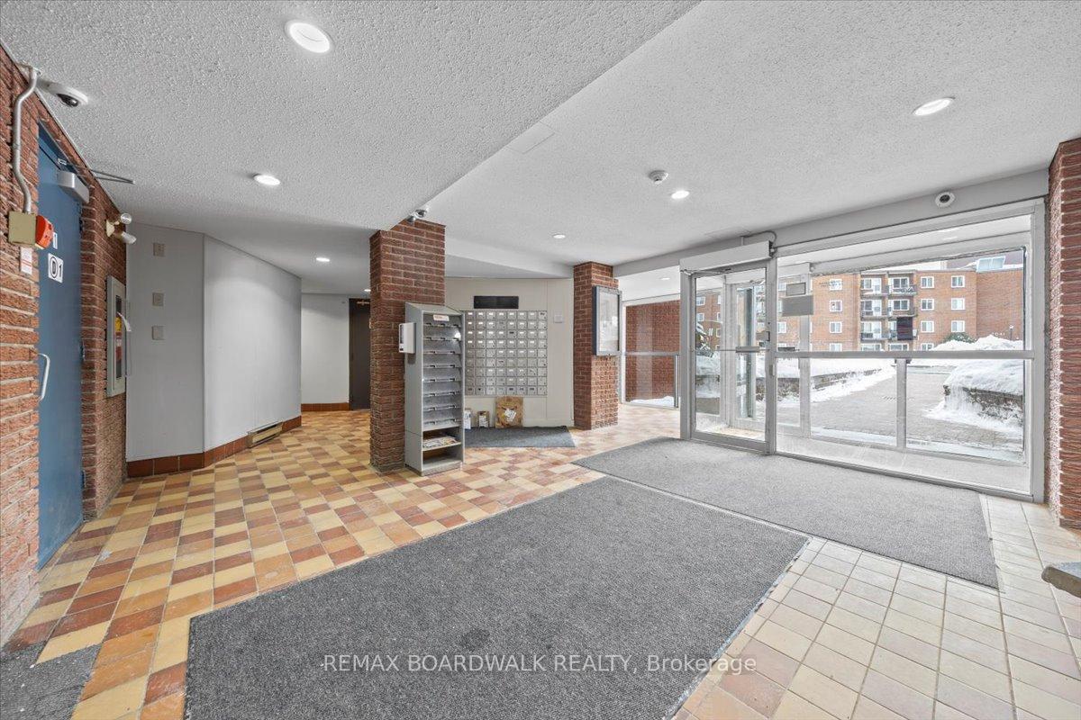2044 Arrowsmith Drive 108A, Beacon Hill North - South and Area — photo 4 of 5