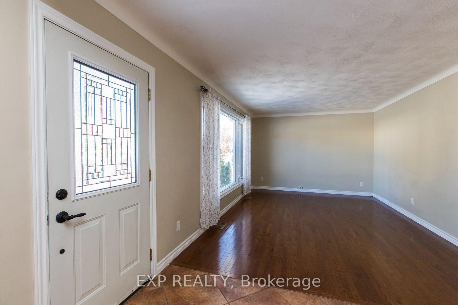 28 APPLEFORD Street, Beacon Hill North - South and Area — photo 3 of 5