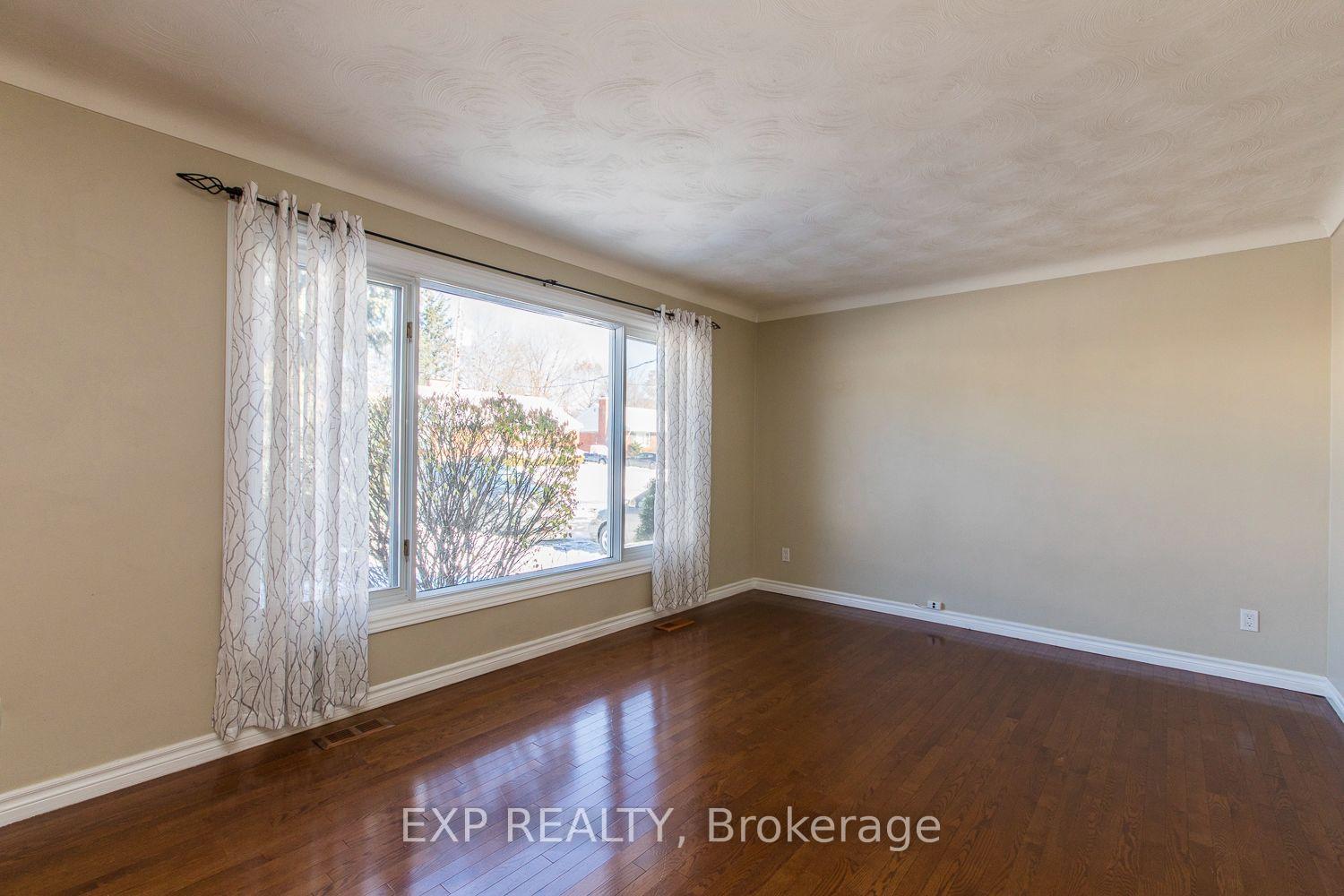 28 APPLEFORD Street, Beacon Hill North - South and Area — photo 4 of 5