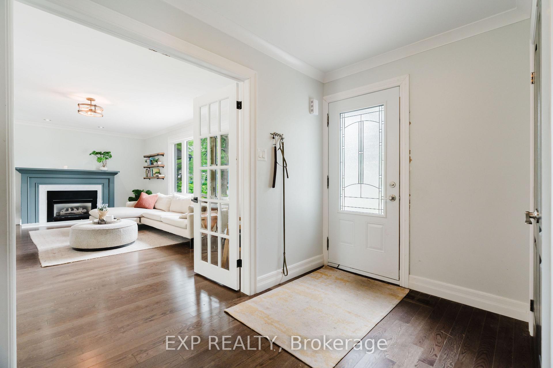 2136 Fillmore Crescent, Beacon Hill North - South and Area — photo 4 of 5