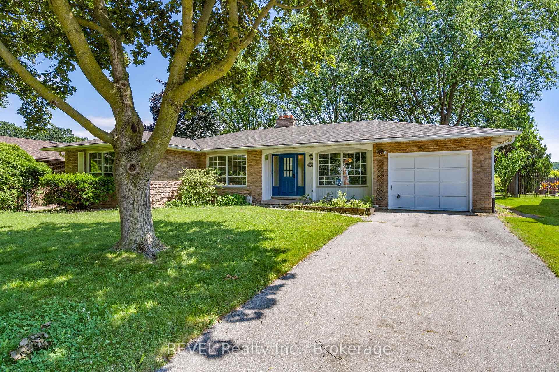 4198 Regent Court, Lincoln — photo 2 of 5
