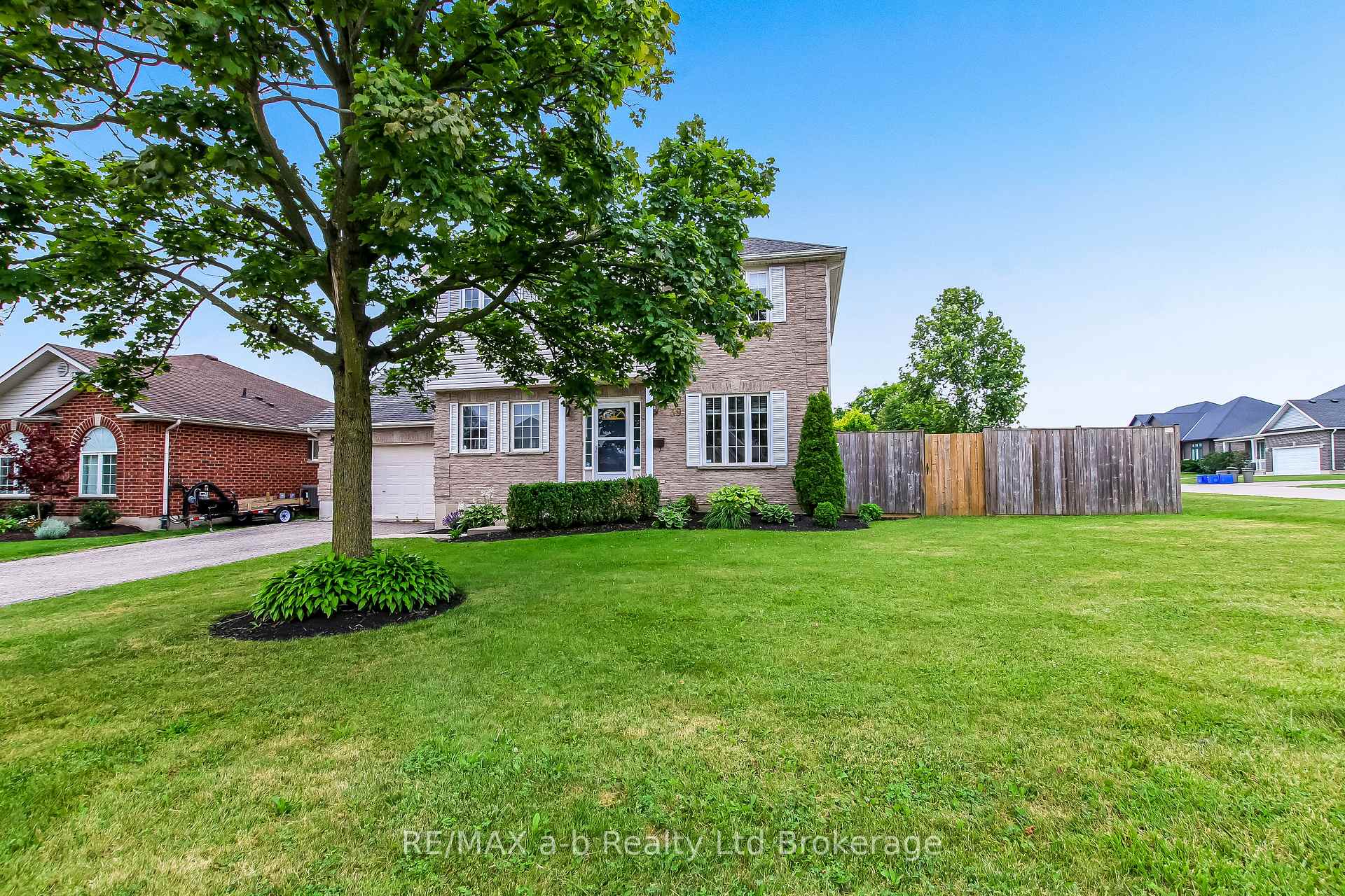 39 Primrose Drive, Tillsonburg — photo 2 of 5