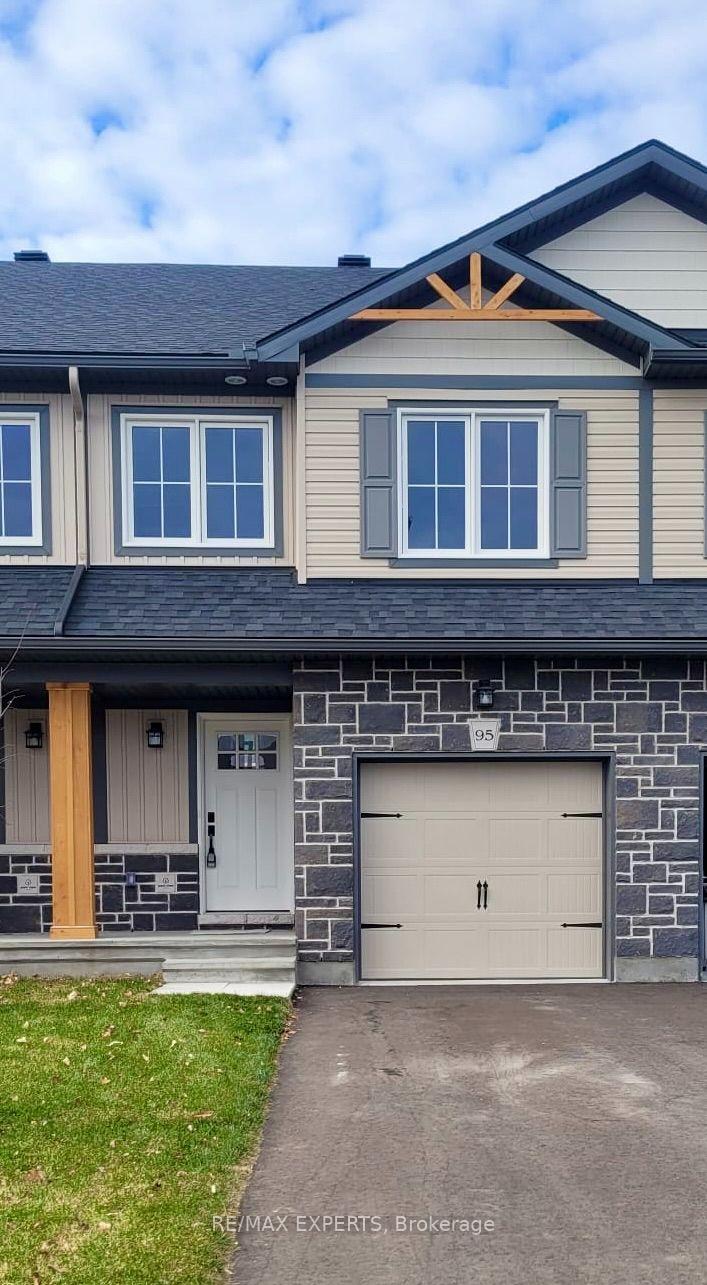 95 WHITCOMB Crescent E, Smiths Falls — photo 2 of 5