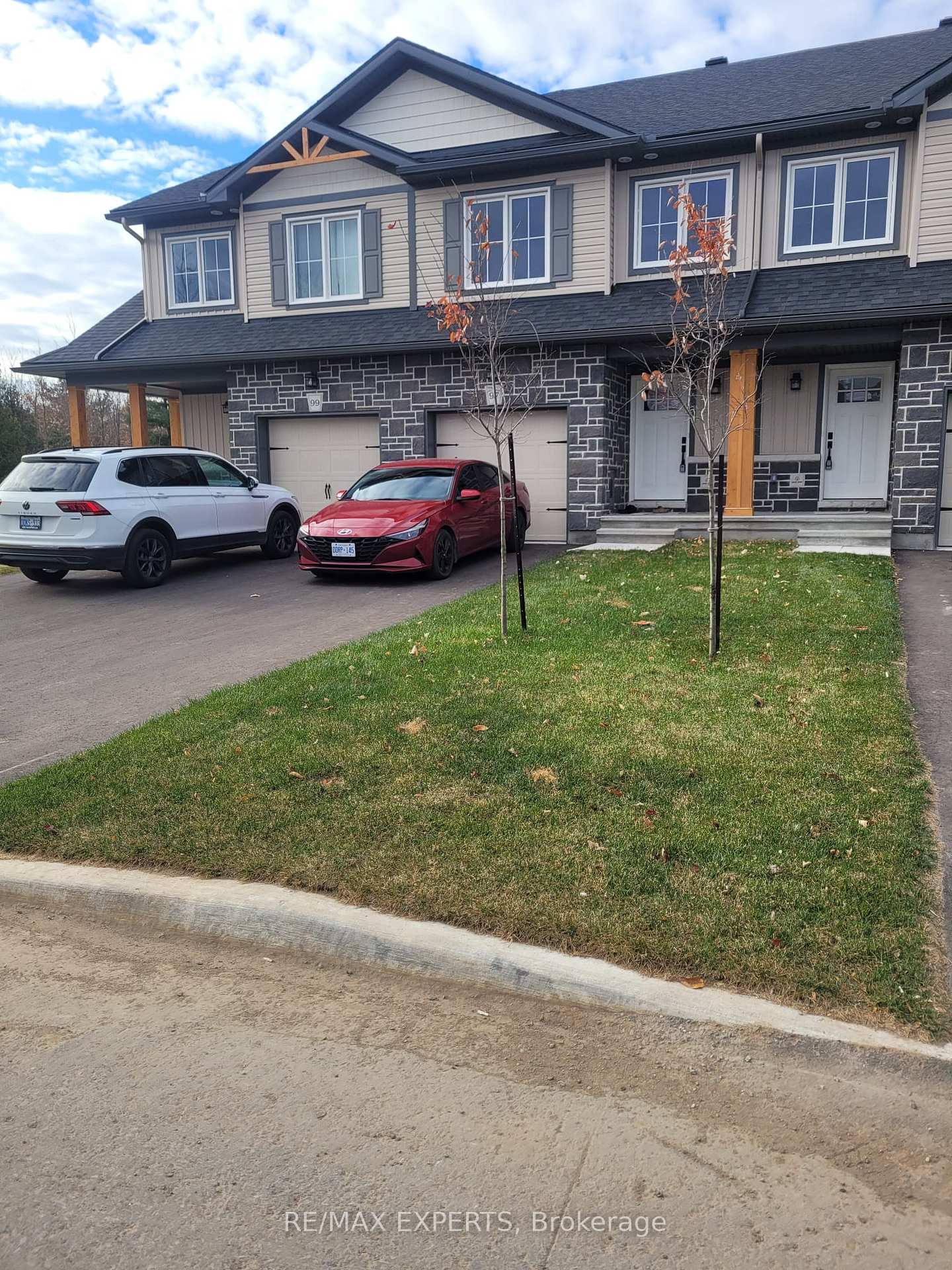 95 WHITCOMB Crescent E, Smiths Falls — photo 3 of 5