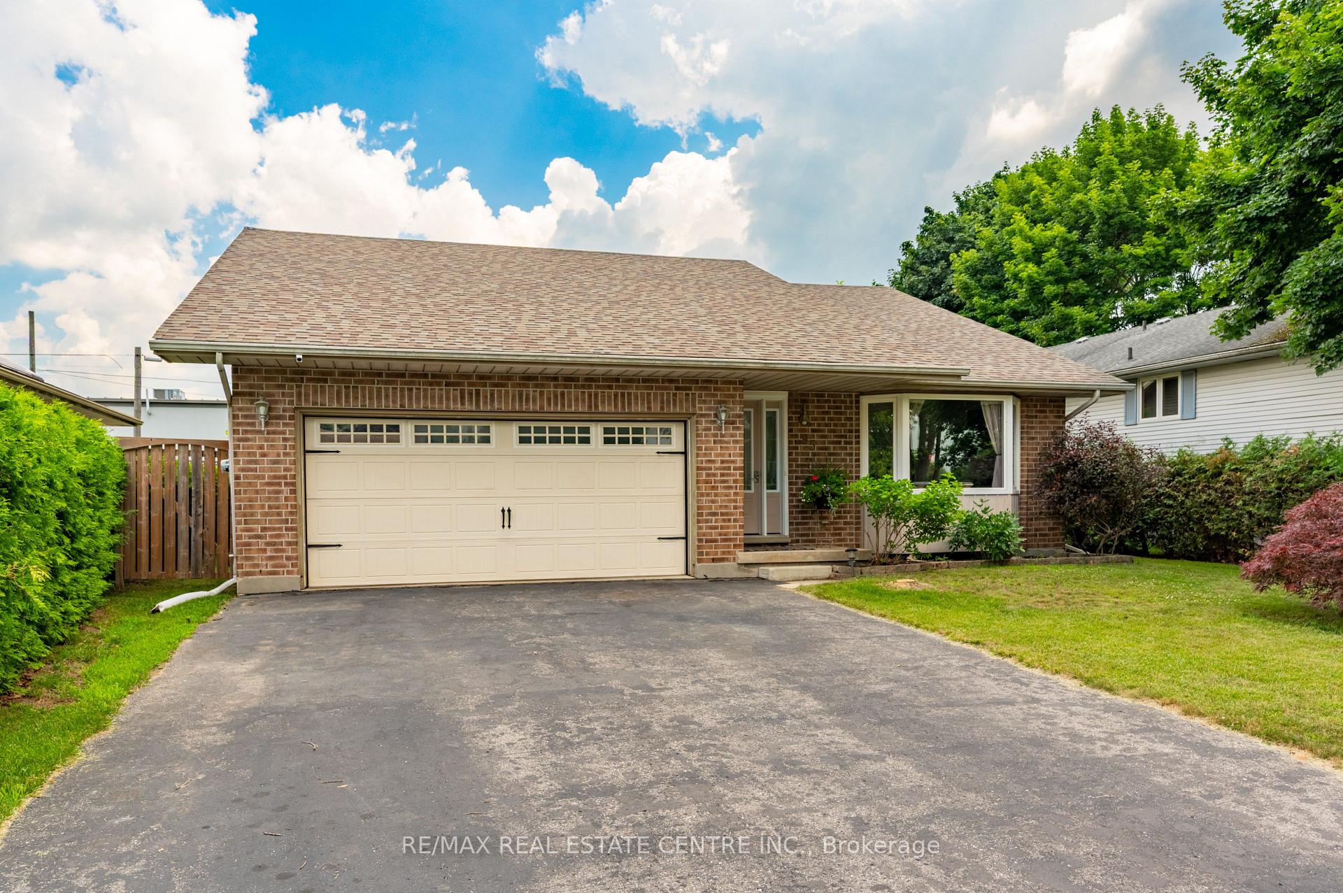 95 Allen Street, Tillsonburg — photo 2 of 5
