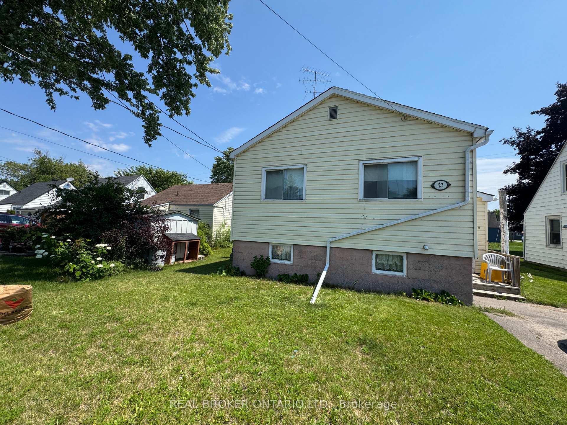 23 Churchill Crescent, Smiths Falls — photo 3 of 5