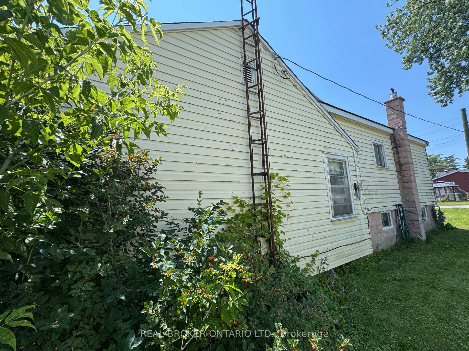 23 Churchill Crescent, Smiths Falls — photo 4 of 5