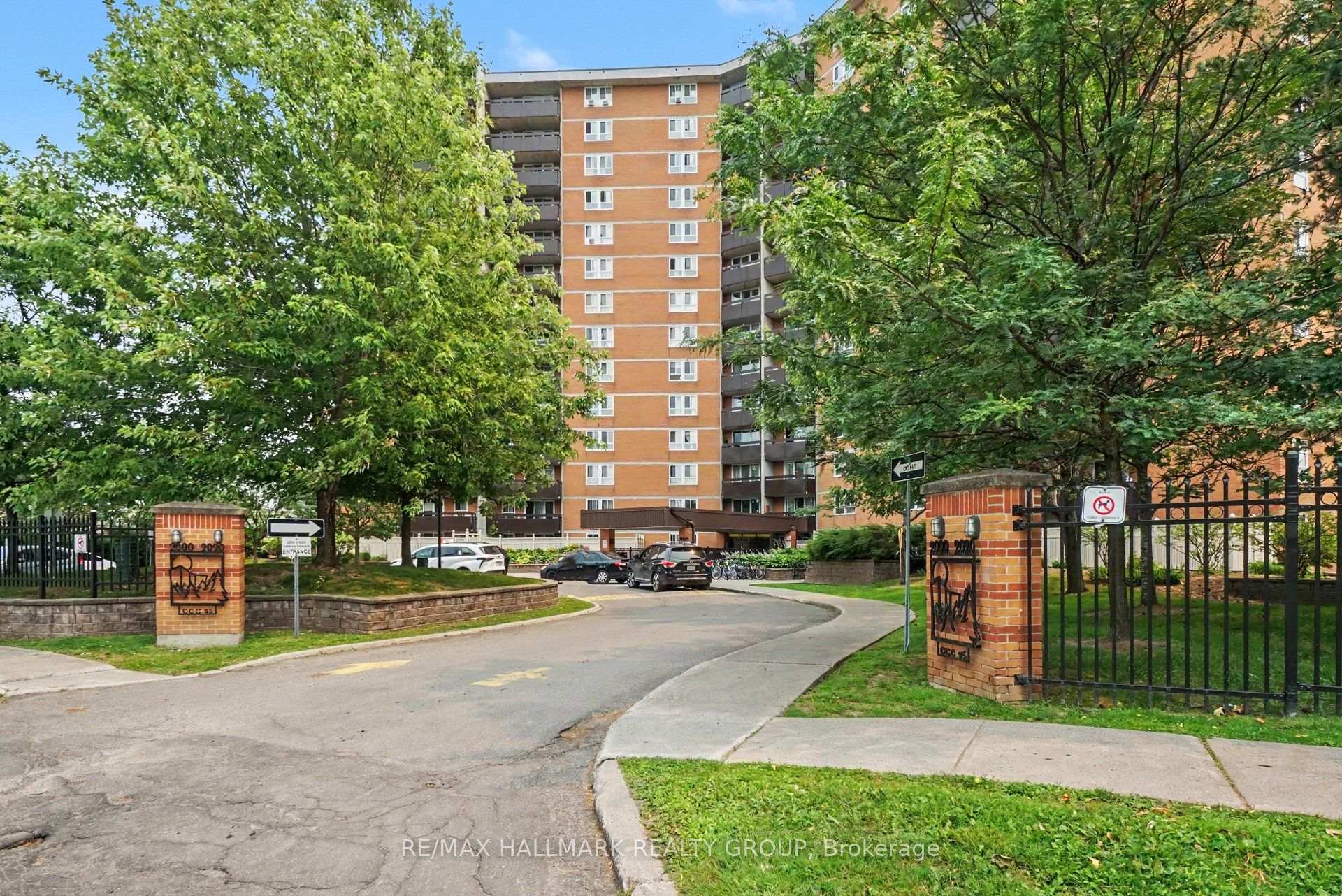 2000 Jasmine Crescent 1417, Beacon Hill North - South and Area, ON K1J 8K4 — Beacon Hill North - South and Area, Ontario