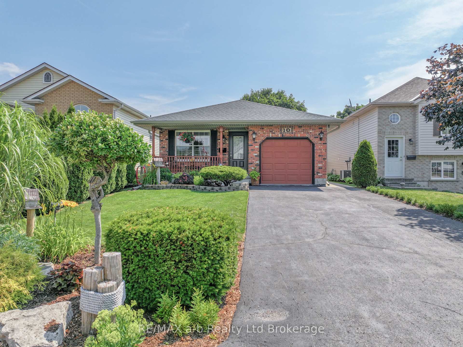 10 Peach Street, Tillsonburg, ON N4G 5N8 — Tillsonburg, Ontario