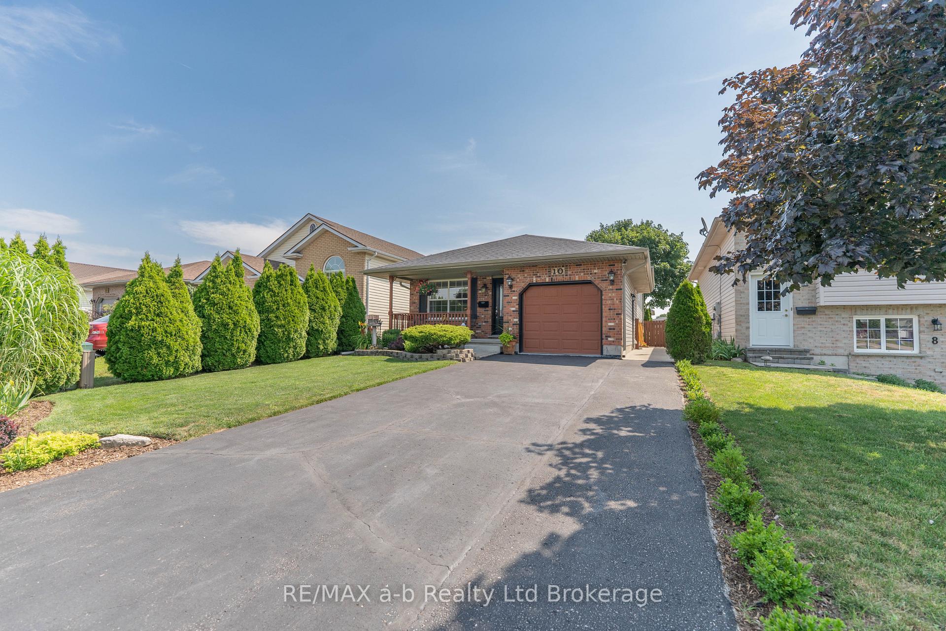 10 Peach Street, Tillsonburg — photo 2 of 5