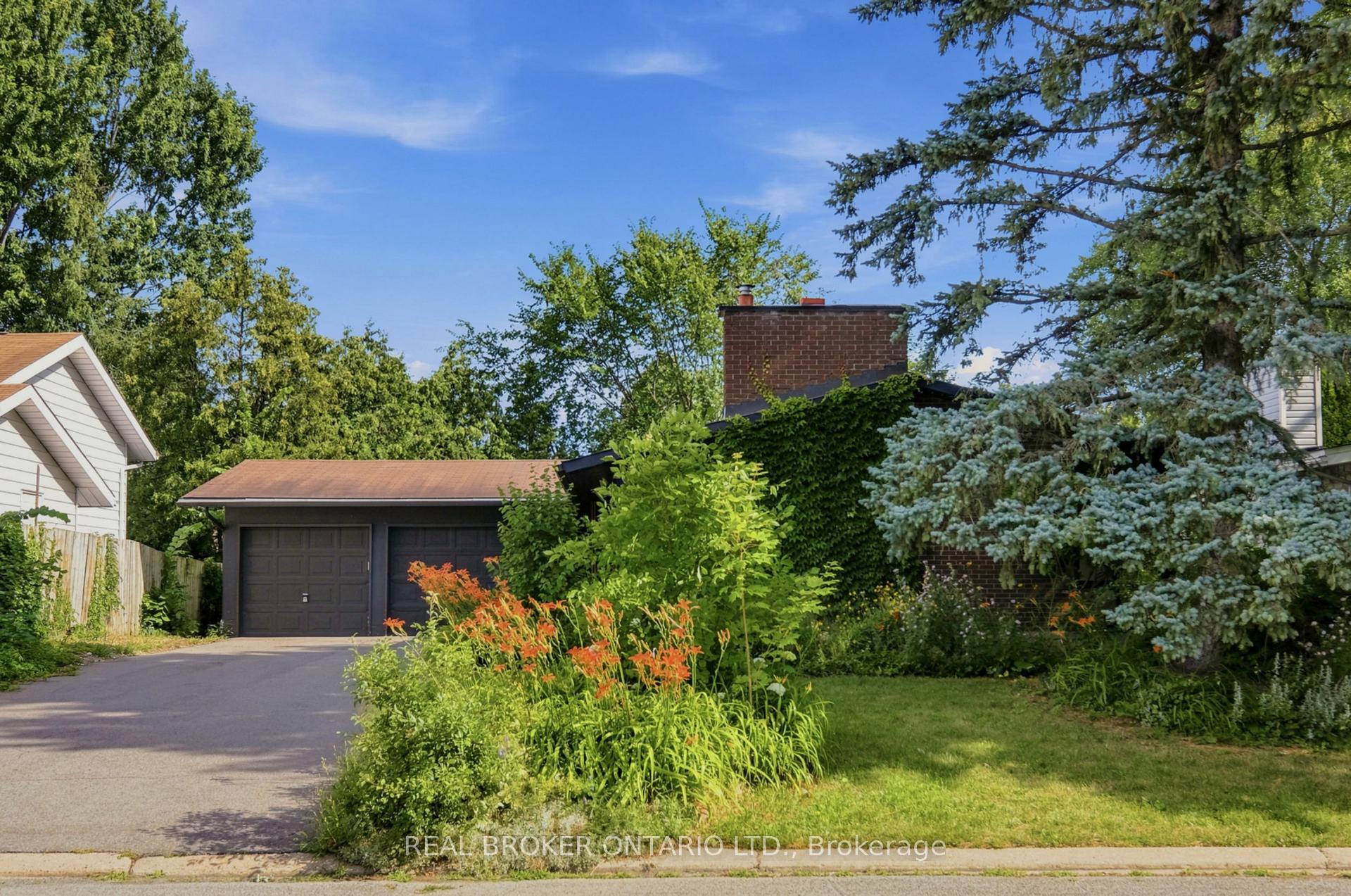 2021 Woodglen Crescent, Beacon Hill North - South and Area — photo 2 of 5