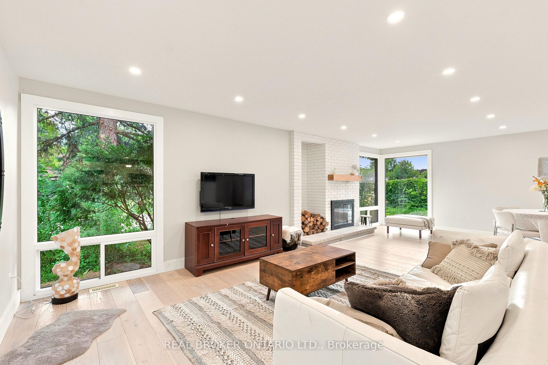2021 Woodglen Crescent, Beacon Hill North - South and Area — photo 5 of 5