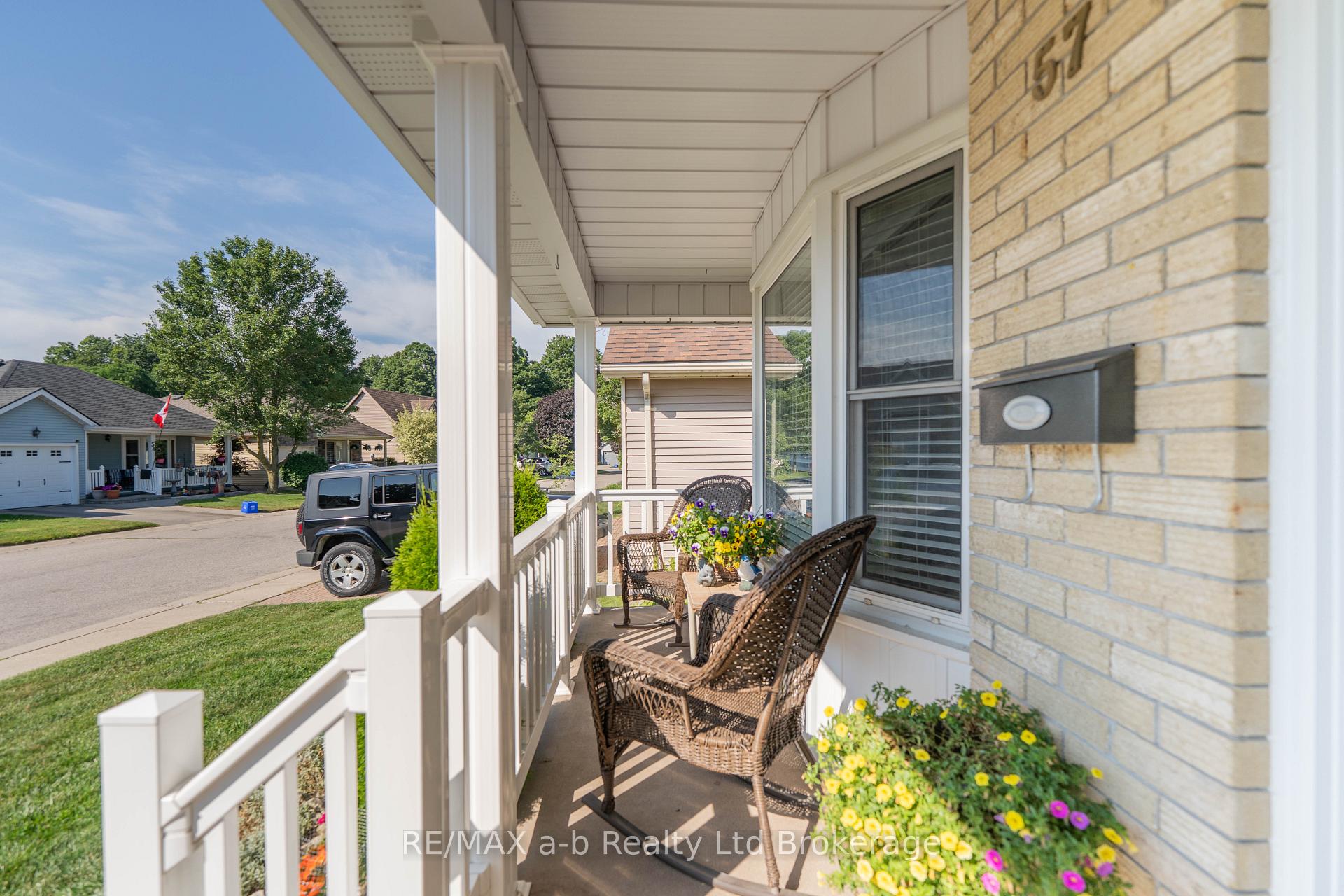 57 Edwin Crescent, Tillsonburg — photo 2 of 5