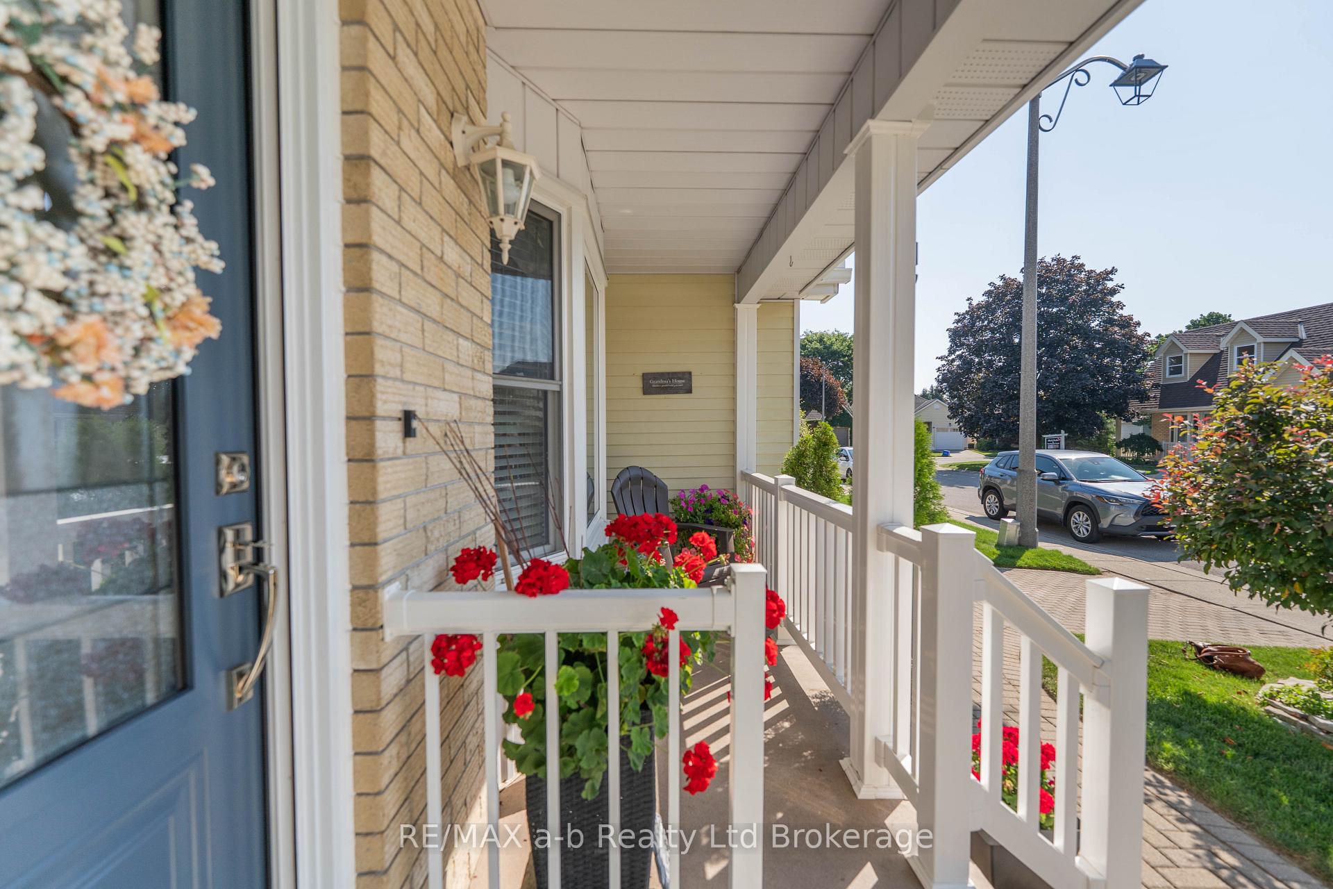 57 Edwin Crescent, Tillsonburg — photo 3 of 5