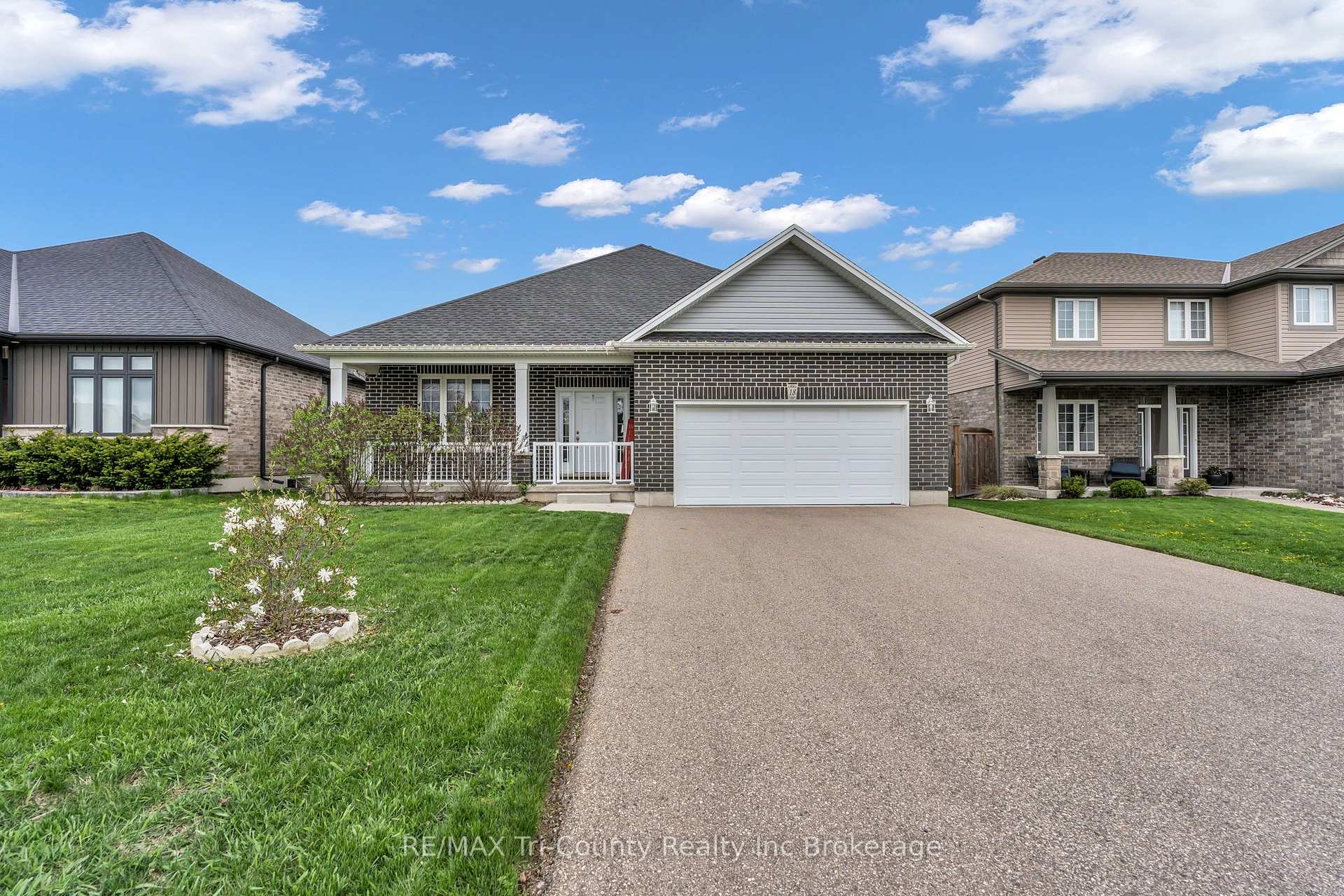 18 Crocus Avenue, Tillsonburg — photo 2 of 5