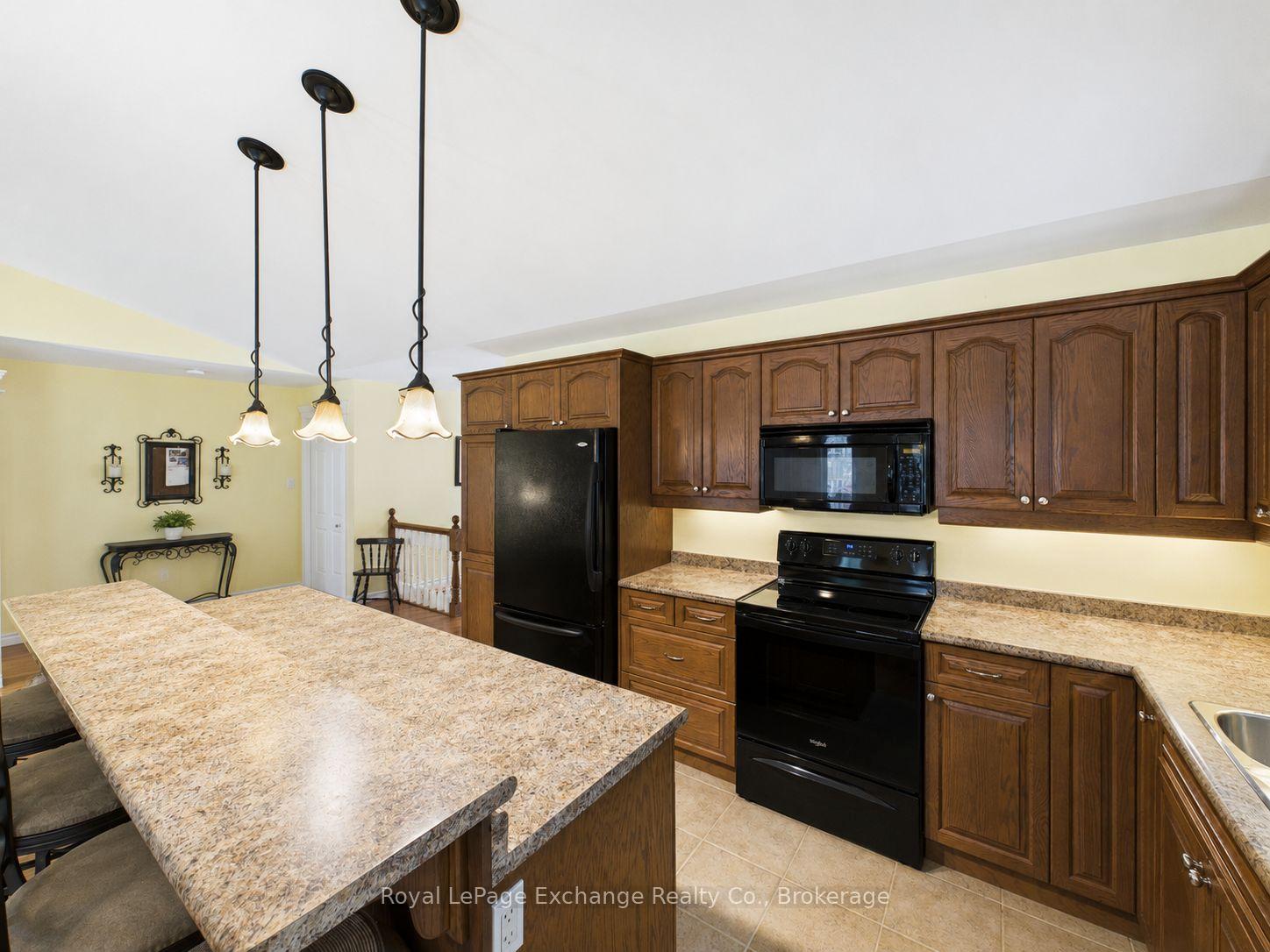 651 Pipers Court, Kincardine — photo 3 of 5