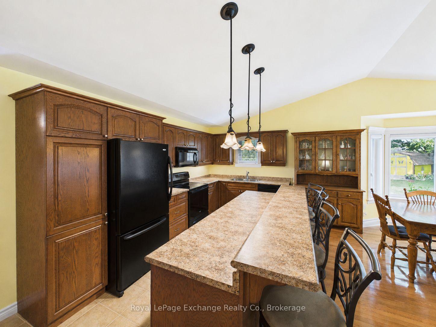 651 Pipers Court, Kincardine — photo 4 of 5