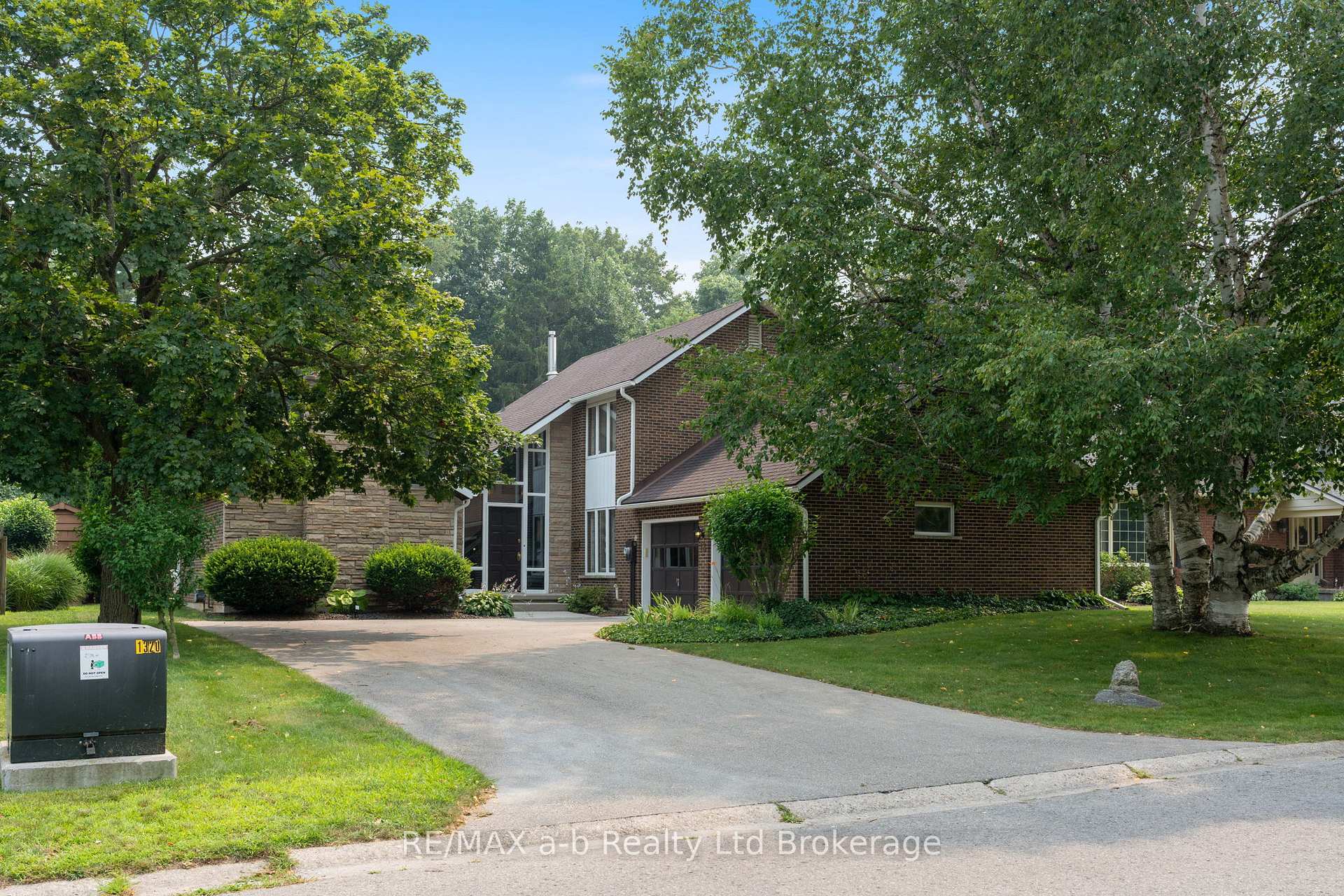 13 Segal Drive, Tillsonburg — photo 2 of 5