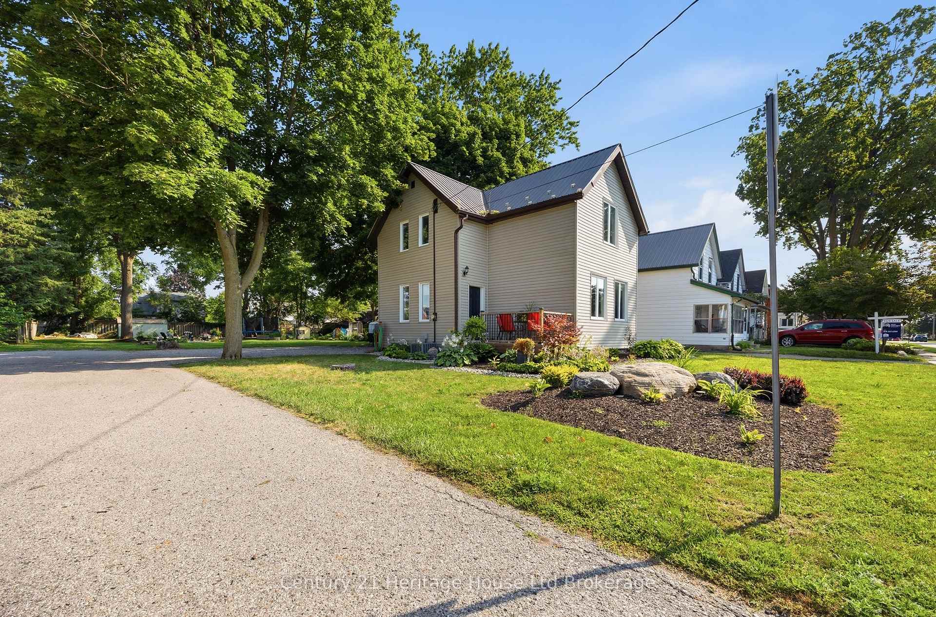 10 Pearl Street, Tillsonburg — photo 2 of 5