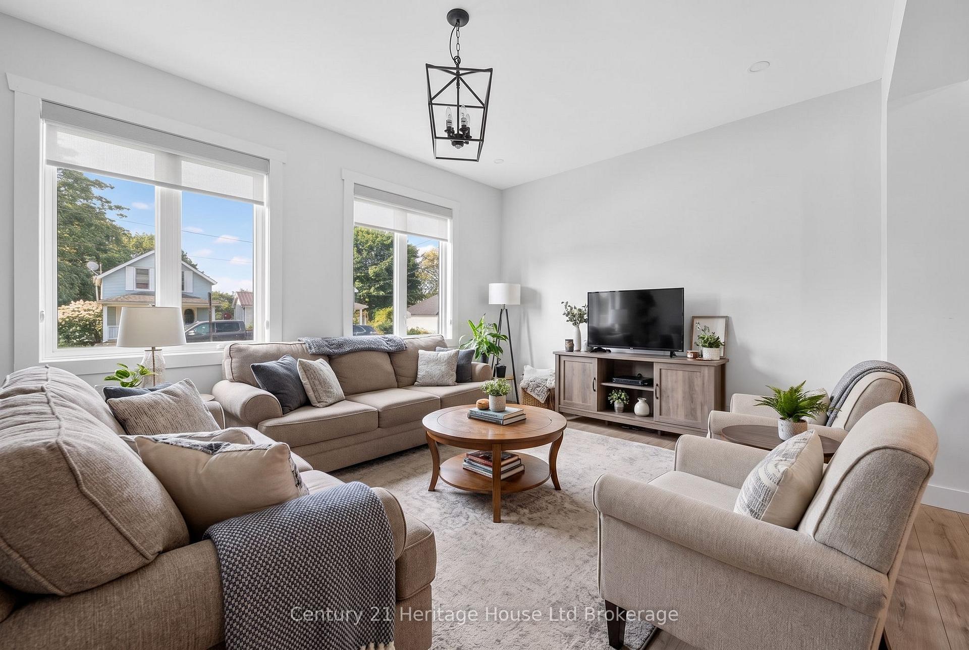 10 Pearl Street, Tillsonburg — photo 4 of 5