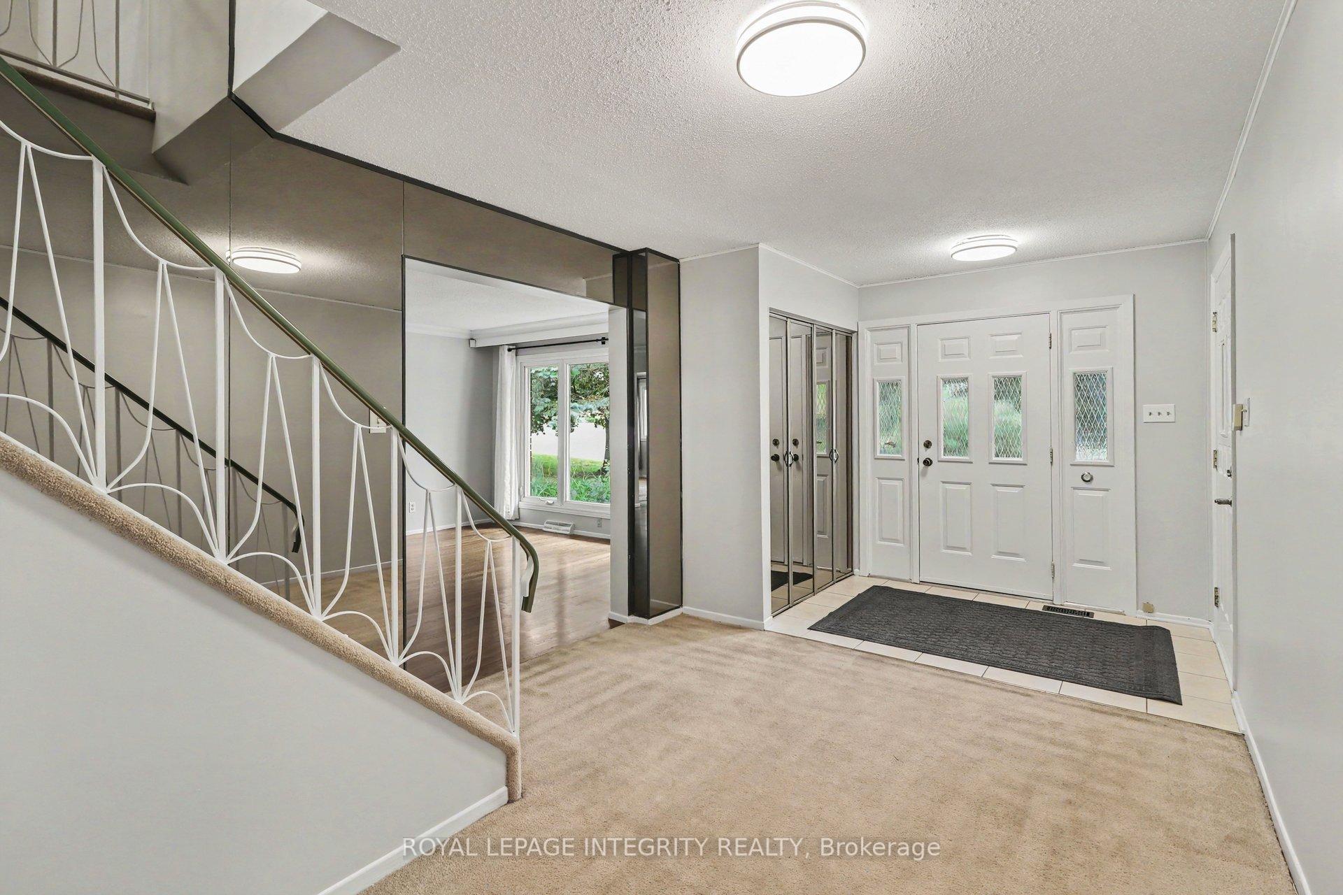 1291 Lampman Crescent, Mooneys Bay - Carleton Heights and Area — photo 3 of 5
