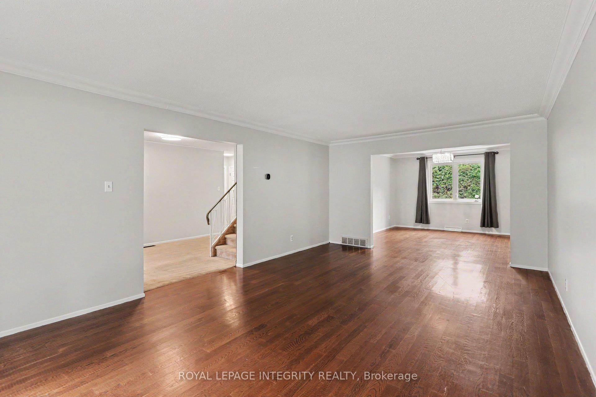1291 Lampman Crescent, Mooneys Bay - Carleton Heights and Area — photo 4 of 5