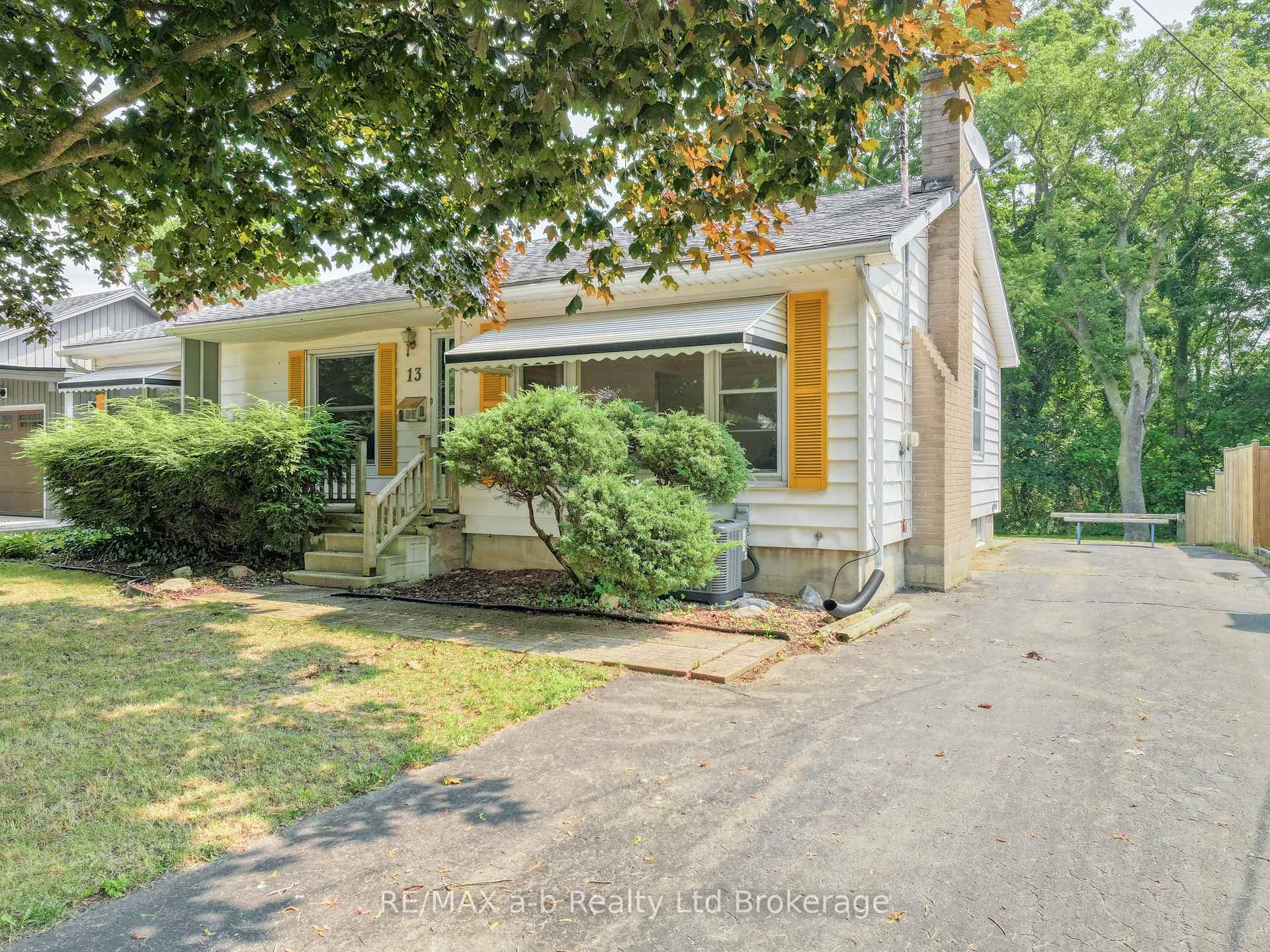 13 Parkside Drive, Tillsonburg, ON N4G 4A1 — Tillsonburg, Ontario